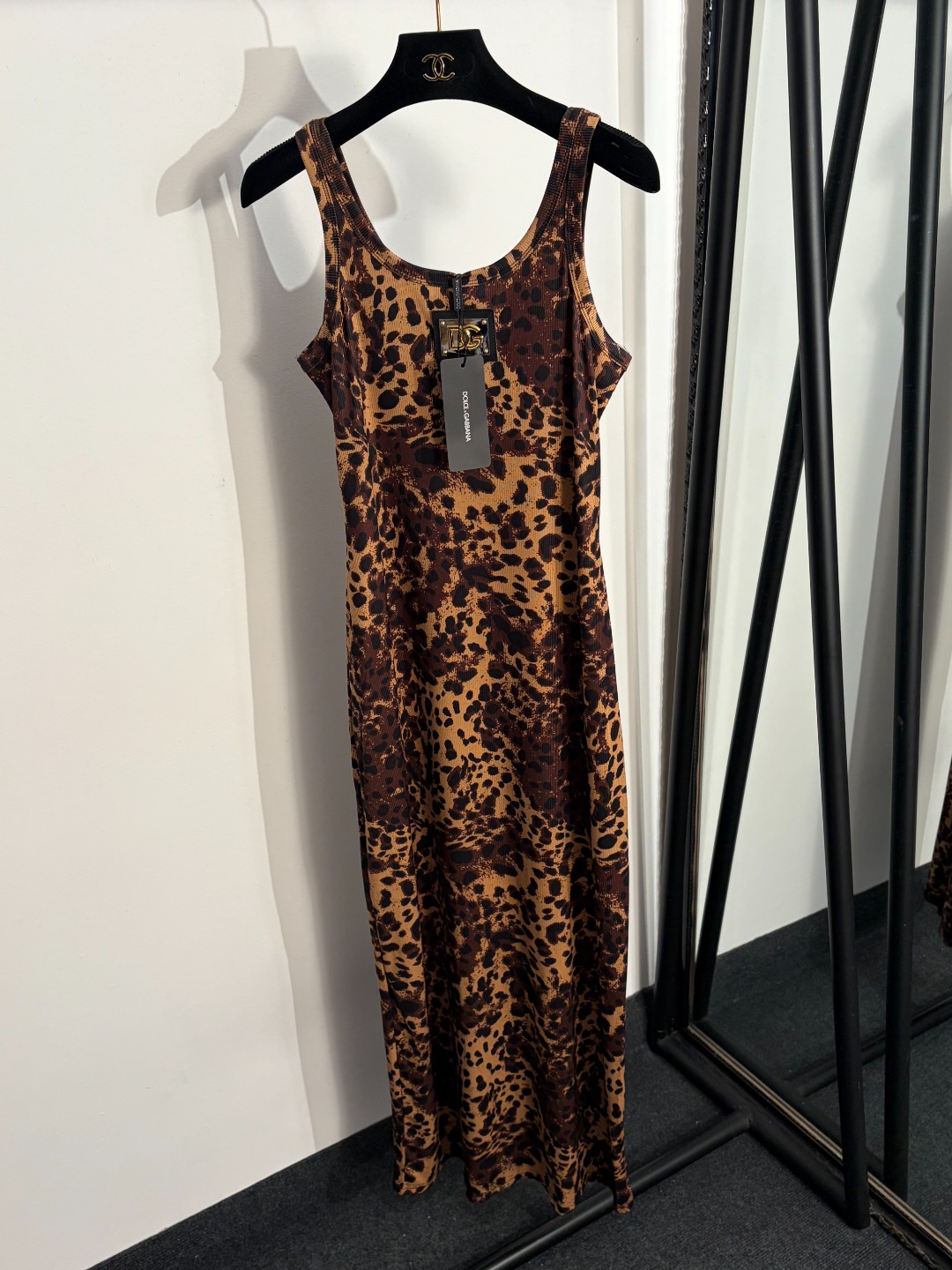 NO:829384,Model number 20263634 DG* new metal logo leather label leopard print hip waist suspender dress long skirt, coffee color, black, S-XL, [M size bust 80, length 130; weight 0.310kg], Dolce & Gabbana-clothing, Dolce&Gabbana, skirts,19860909款号20263634 DG*新款 金属logo皮标 豹纹印花包臀收腰吊带连衣裙 长裙,咖色,黑色,S-XL,【M码胸围80,长130；重量0.310kg】,杜嘉班纳-服装,Dolce&Gabbana,skirts,,Women's clothing