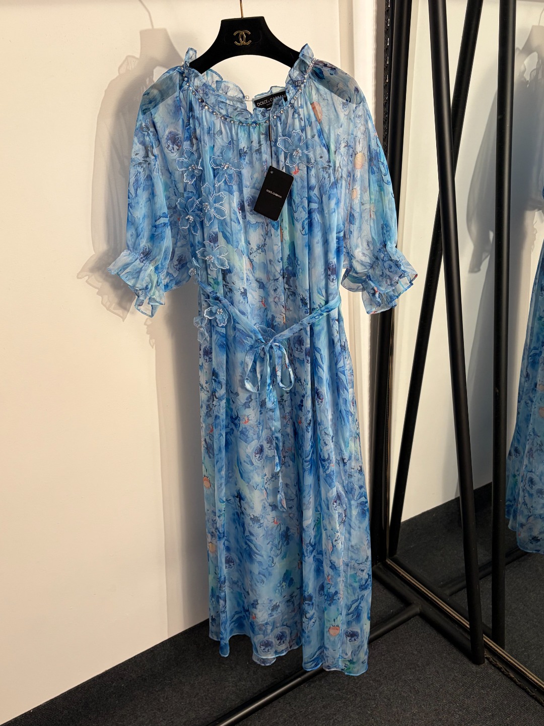 NO:829267,Model No. 20263650 DG* new style elegant floral print beaded flower lace-up waist puff short-sleeved dress, blue, S-XXL, [M size bust 128, sleeve length 41, length 129; weight 0.250kg], Dolce&Gabbana-clothing, Dolce&Gabbana, skirts, T-shirt,19860909款号20263650 DG*新款 气质花卉印花 钉珠花朵系带收腰泡泡短袖连衣裙,蓝色,S-XXL,【M码胸围128,袖长41,长129；重量0.250kg】,杜嘉班纳-服装,Dolce&Gabbana,skirts,T-shirt,,Women's clothing
