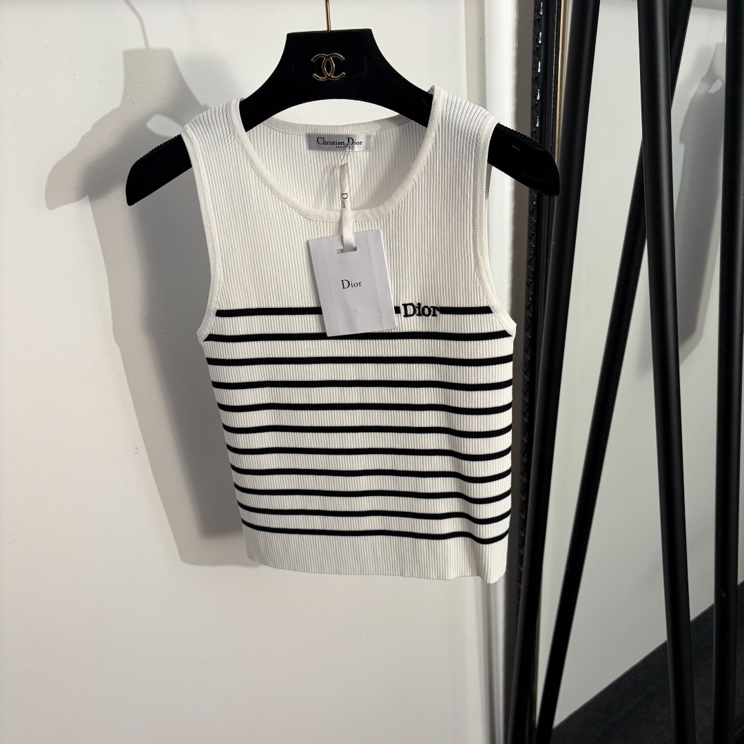 NO:829302,Model No. 20263654 Dio* new logo embroidered striped knitted vest, white, navy blue, [One size fits all bust 68, length 49; weight 0.165kg], Dior-clothing, dior, dior,19860909款号20263654 Dio*新款 logo刺绣条纹针织背心,白色,藏蓝色,【均码胸围68,长49；重量0.165kg】,迪奥-服装,dior,dior,,Women's clothing