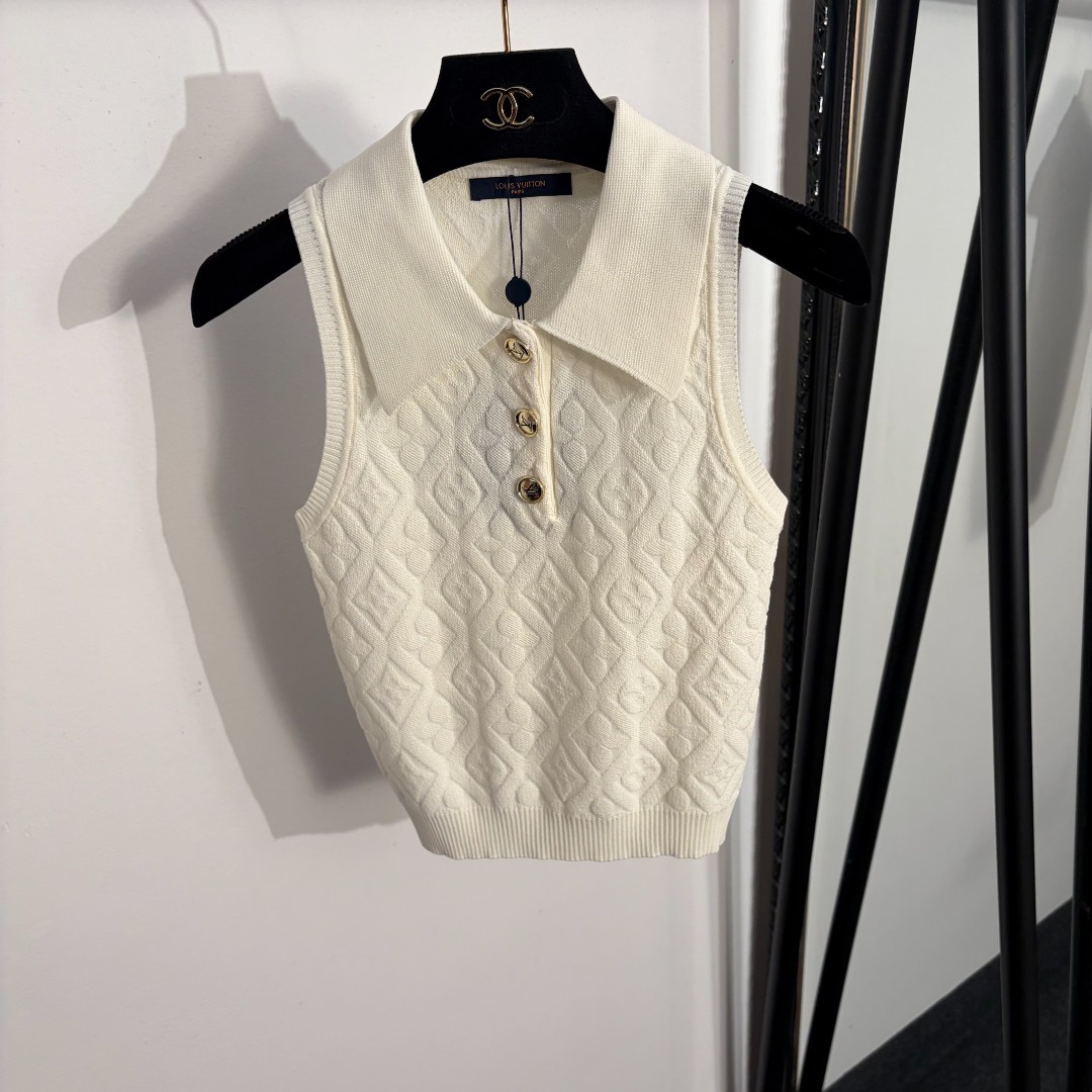 NO:829292,Style No. 20263657 LV* new style presbyopia logo jacquard sleeveless lapel knitted vest, white, khaki, black, [one size fits all bust 68, length 47; weight 0.135kg], Louis Vuitton-clothing, louis vuitton, louis vuitton,19860909款号20263657 LV*新款 老花logo提花无袖翻领针织背心,白色,卡其色,黑色,【均码胸围68,长47；重量0.135kg】,路易威登-服装,louis vuitton,louis vuitton,,Women's clothing