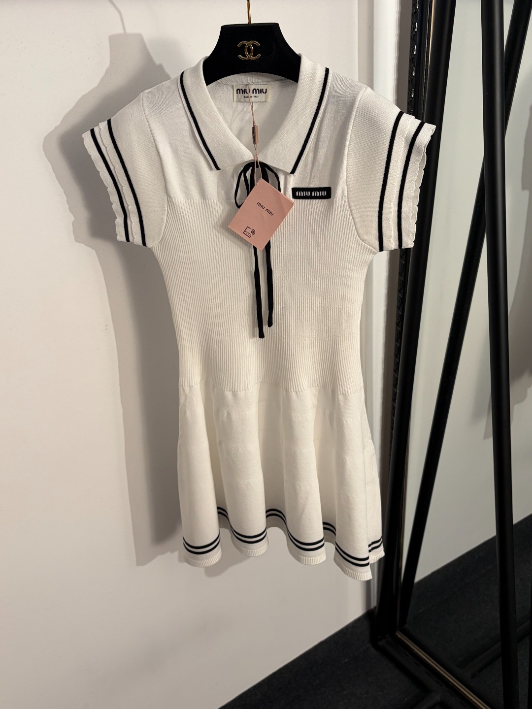 NO:829282,Model No. 20263658 MiuMi* new college style contrast striped lapel waist knitted short-sleeved dress, white, [One size fits all bust 66, sleeve length 10, length 77; weight 0.300kg], MiuMiu-clothing, miumiu, skirts, T-shirt,19860909款号20263658 MiuMi*新款 学院风撞色条纹翻领收腰针织短袖连衣裙,白色,【均码胸围66,袖长10,长77；重量0.300kg】,缪缪-服装,miumiu,skirts,T-shirt,,Women's clothing