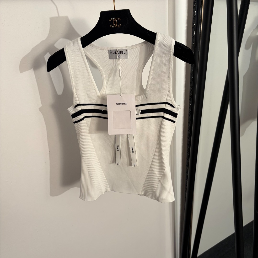 NO:858255,Model No. 20263942 Chane's latest style bow camellia flower striped knitted vest, white, black, [One size fits all bust 70, length 47; weight 0.155kg], Chanel - Clothing, chanel, chanel,19860909款号20263942 Chane*新款 蝴蝶结山茶花朵条纹针织背心,白色,黑色,【均码胸围70,长47；重量0.155kg】,香奈儿-服装,chanel,chanel,,Women's clothing