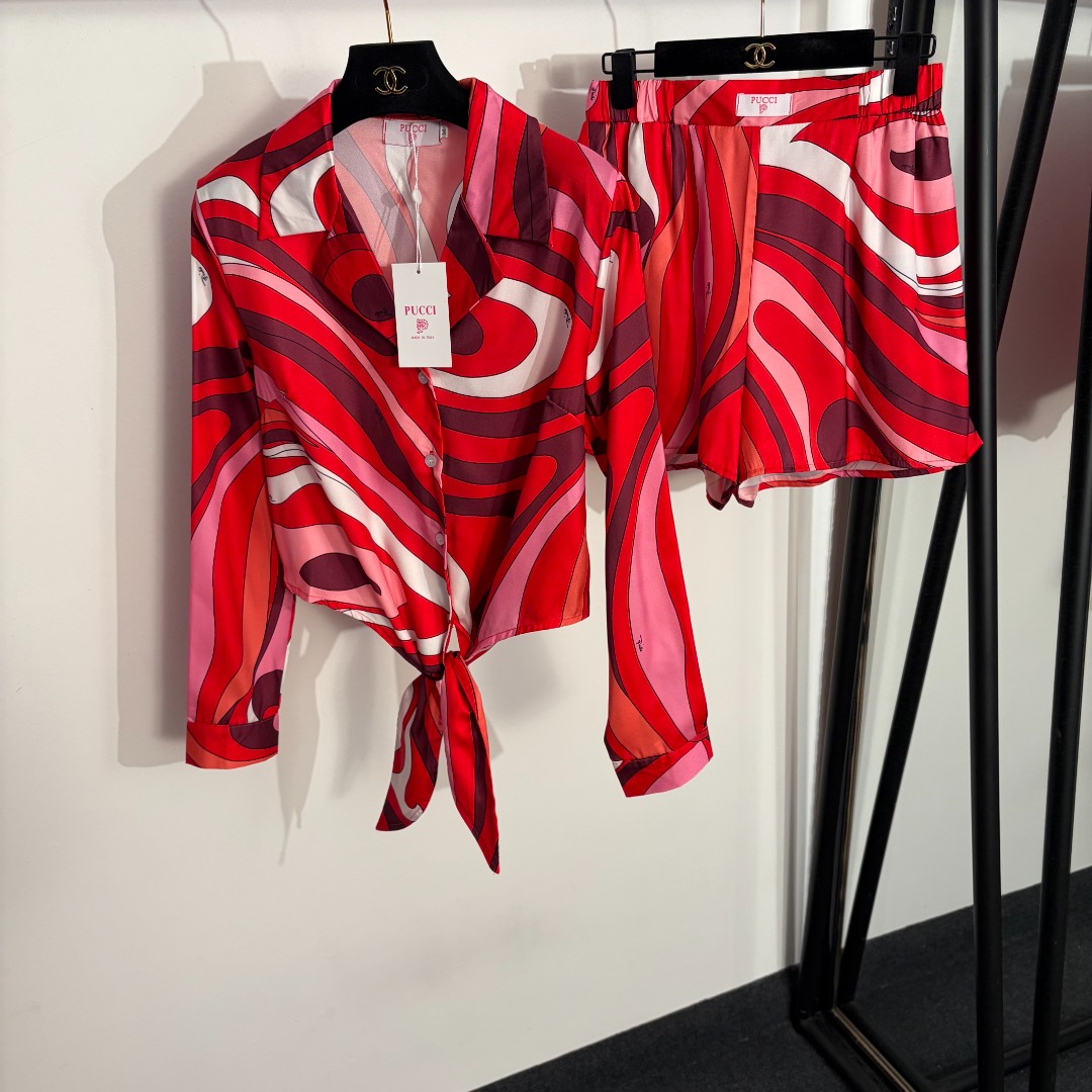 NO:830648,Model number 20263705 Pucc* new set, color block printed tie waisted long-sleeved shirt top + shorts, red, blue, S-XXL, [M size shoulder width 38, bust 102, sleeve length 59, length 46; waist 66 elastic, length 41; weight 0.225kg], women's clothing, shorts,19860909款号20263705 Pucc*新款套装,拼色印花系结收腰长袖衬衣 上衣+短裤,红色,蓝色,S-XXL,【M码肩宽38,胸围102,袖长59,长46；腰围66弹力,长41；重量0.225kg】,女装,shorts,,Women's clothing