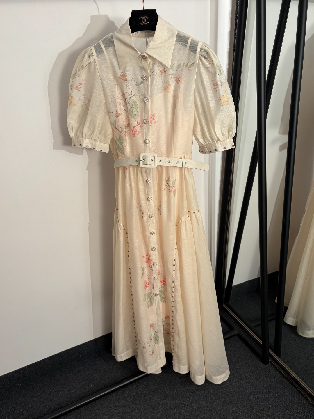 NO:830638,Style No. 20263714 Zimmermann's latest heavy-duty studs, elegant white floral print puff short-sleeved shirt dress  Long skirt, with suspender lining, off-white, pink, light blue, S-XL, [M size bust 88, length 96; shoulder width 37, bust 92, waist 78, sleeve length 33, length 143; weight 0.750kg], Zimmerman-clothing, skirts, shirts, T-shirt,19860909款号20263714 Zimmermann*新款 重工钉钻 优雅气质白色花朵印花泡泡短袖衬衫连衣裙 长裙,配吊带里衬,米白色,粉色,浅蓝色,S-XL,【M码胸围88,长96；肩宽37,胸围92,腰围78,袖长33,长143；重量0.750kg】,兹默曼-服装,skirts,shirts,T-shirt,,Women's clothing