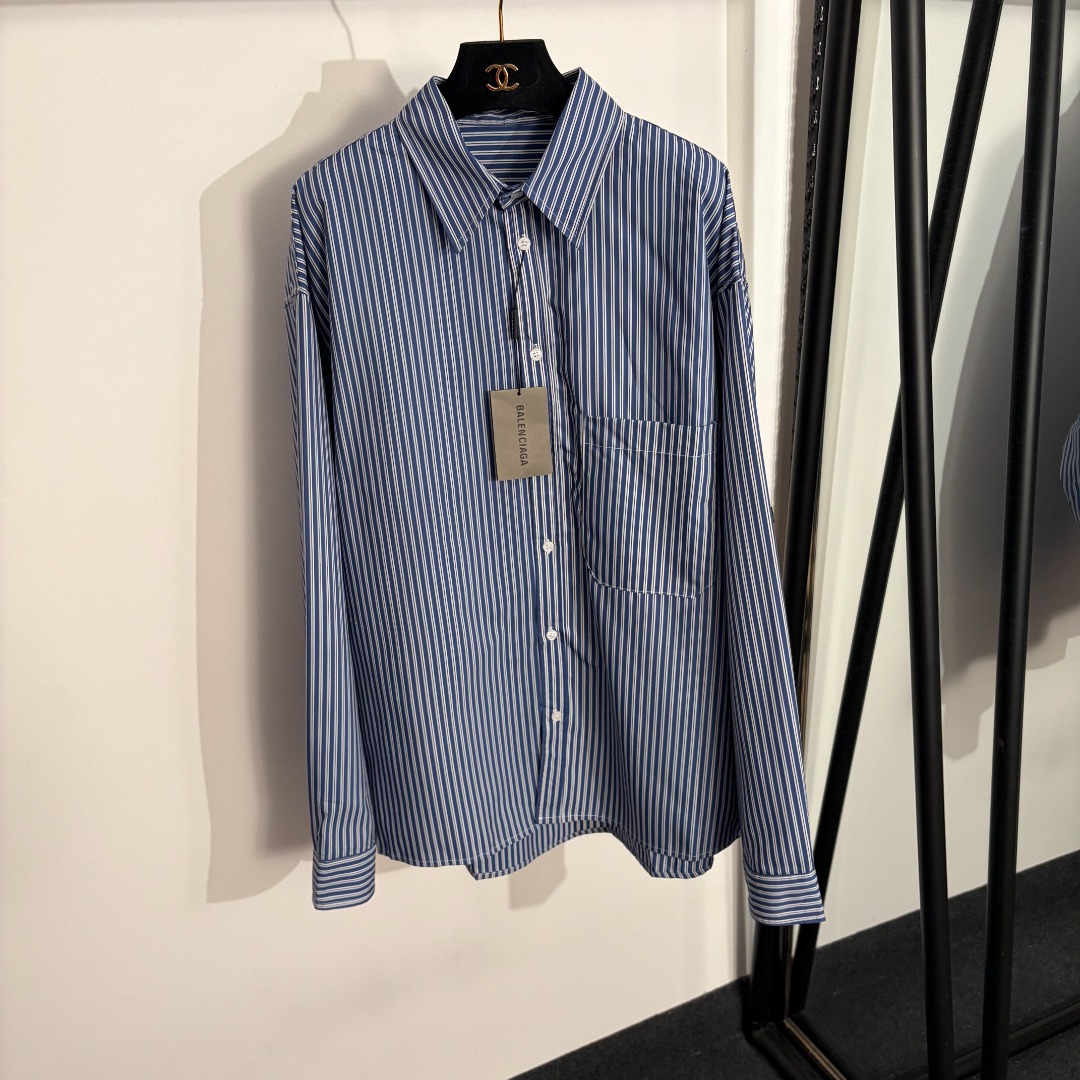 NO:853162,Model No. 20263788 Balenciag* new style single pocket striped long-sleeved shirt, blue, SML, [M size shoulder width 58, bust 130, sleeve length 64, length 74-80; weight 0.295kg], Balenciaga-clothing, balenciaga, balenciaga,19860909款号20263788 Balenciag*新款 单口袋条纹长袖衬衣,蓝色,SML,【M码肩宽58,胸围130,袖长64,长74-80；重量0.295kg】,巴黎世家-服装,balenciaga,balenciaga,,Women's clothing