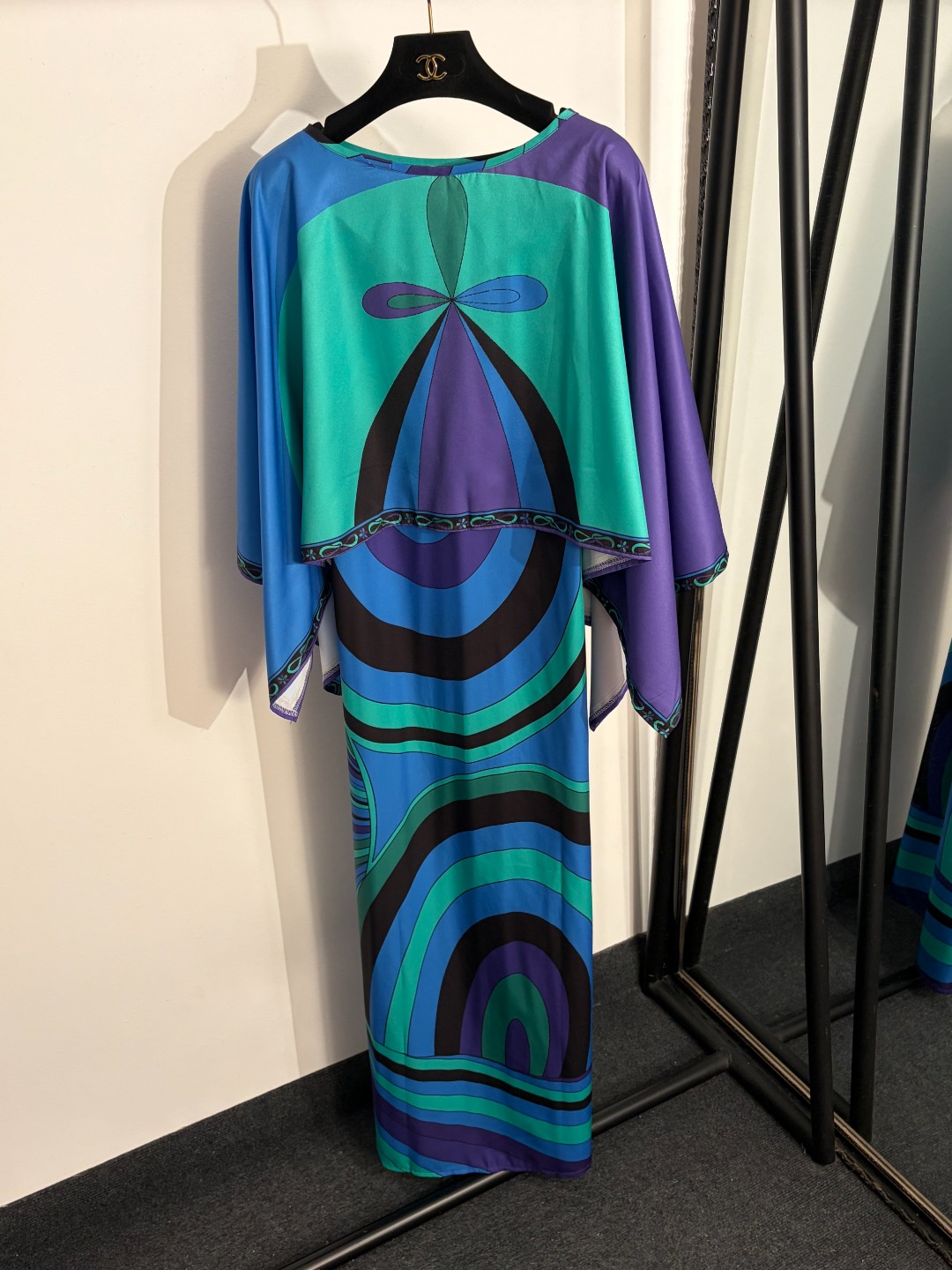 NO:830668,Model number 20263707 Pucc* new suit, color block printed cape top + suspender dress, blue, S-XL, [M size top length 45; bust 90, waist 84, length 132; weight 0.310kg], women's clothing, skirts,19860909款号20263707 Pucc*新款套装,拼色印花斗篷上衣+吊带连衣裙,蓝色,S-XL,【M码上衣长45；胸围90,腰围84,长132；重量0.310kg】,女装,skirts,,Women's clothing