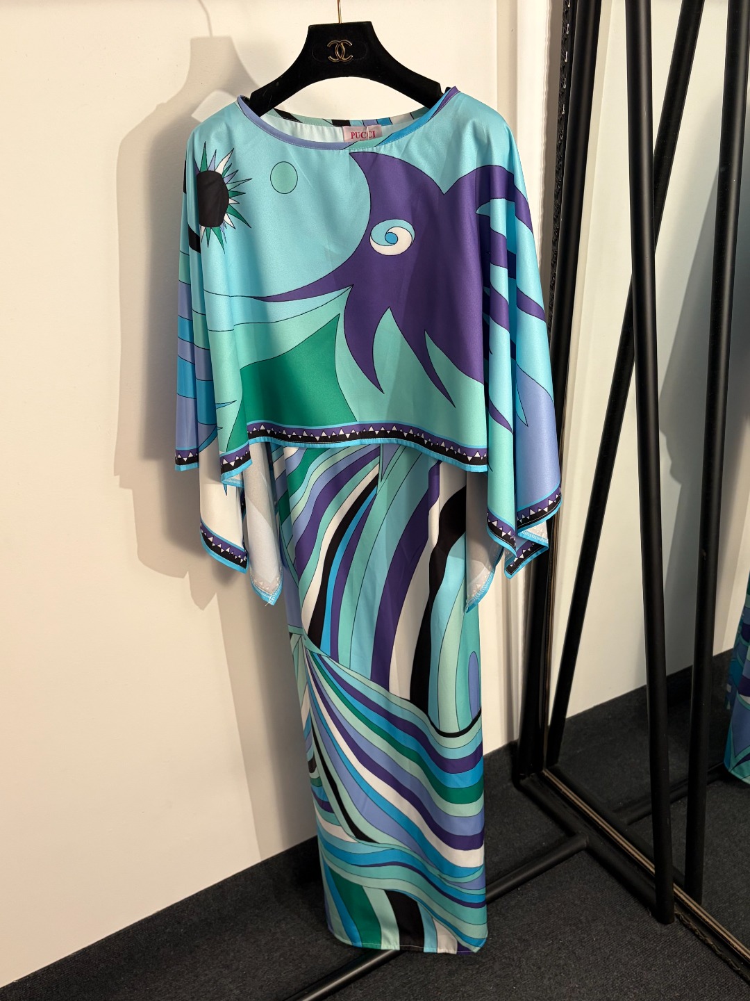 NO:830691,Model number 20263710 Pucc* new suit, color block printed cape top + suspender dress, sky blue, S-XL, [M size top length 45; bust 90, waist 84, length 132; weight 0.310kg], women's clothing, skirts,19860909款号20263710 Pucc*新款套装,拼色印花斗篷上衣+吊带连衣裙,天蓝色,S-XL,【M码上衣长45；胸围90,腰围84,长132；重量0.310kg】,女装,skirts,,Women's clothing