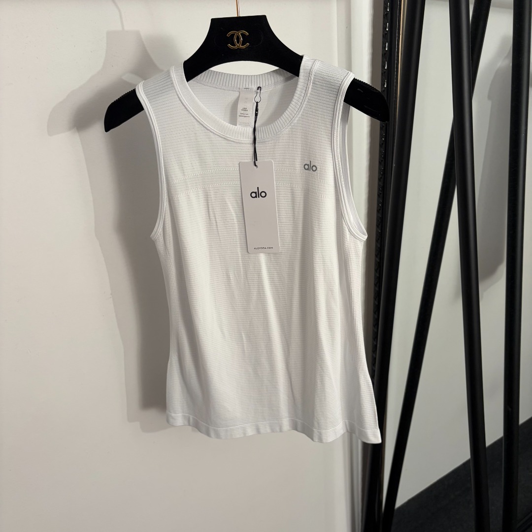 NO:853136,Model number 20263797 Alo* new logo reflective letter printing, breathable naked feeling, non-stuffy and sweat-free micro-elastic threaded fabric sleeveless vest, white, light blue, black, SML, [M size bust 80, length 59; weight 0.90kg], women's clothing,19860909款号20263797 Alo*新款 logo反光字母印花 透气裸感不闷汗微弹螺纹面料无袖背心,白色,浅蓝色,黑色,SML,【M码胸围80,长59；重量0.90kg】,女装,,Women's clothing