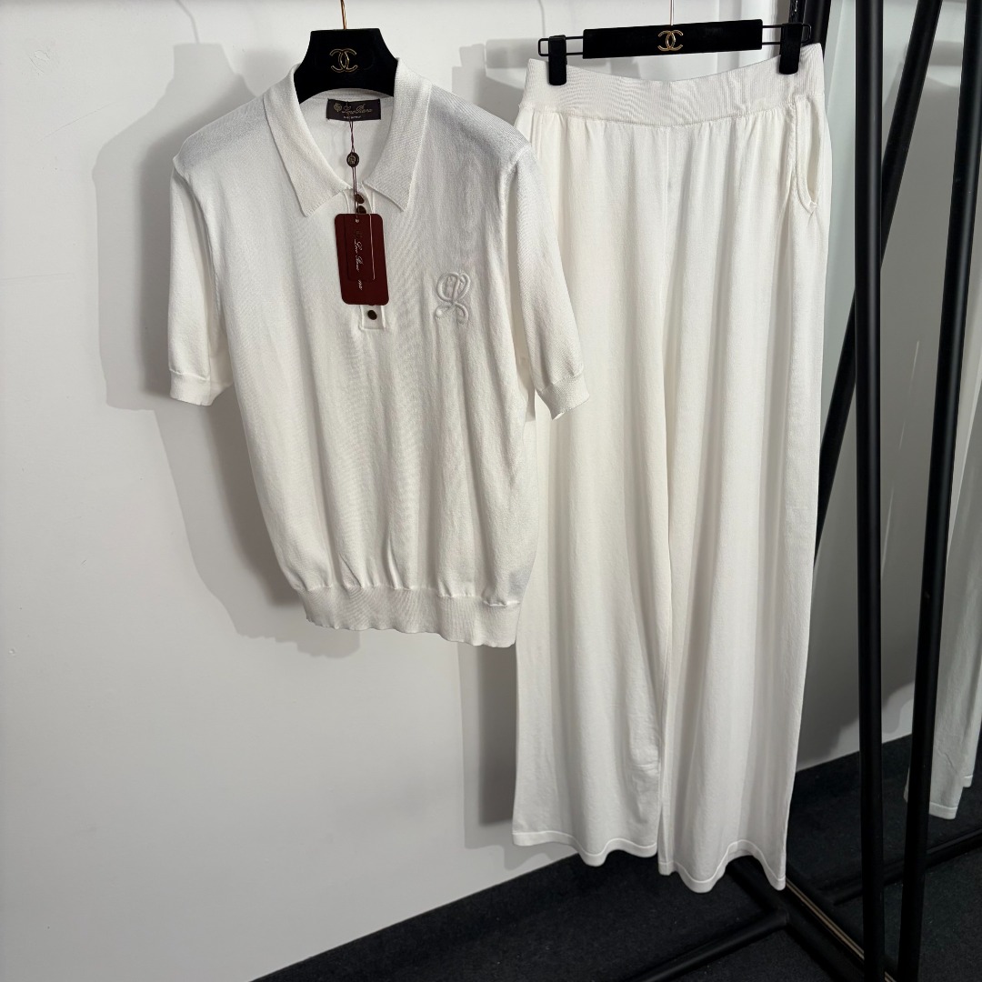 NO:922737,Model number 20263882 Loro Piana*LP new knitted suit, Polo collar short-sleeved sweater top + knitted trousers, white, brown, navy blue, black, SML, [M size shoulder width 40, chest 94, sleeve length 25, length 63; waist 70 elastic, length 115; weight 0.655kg], women's clothing, loro piana, loro piana, T-shirt,19860909款号20263882 Loro Piana*LP新款针织套装,Polo领短袖针织衫上衣+针织长裤,白色,咖啡色,藏蓝色,黑色,SML,【M码肩宽40,胸围94,袖长25,长63；腰围70弹力,长115；重量0.655kg】,女装,loro piana,loro piana,T-shirt,,Women's clothing