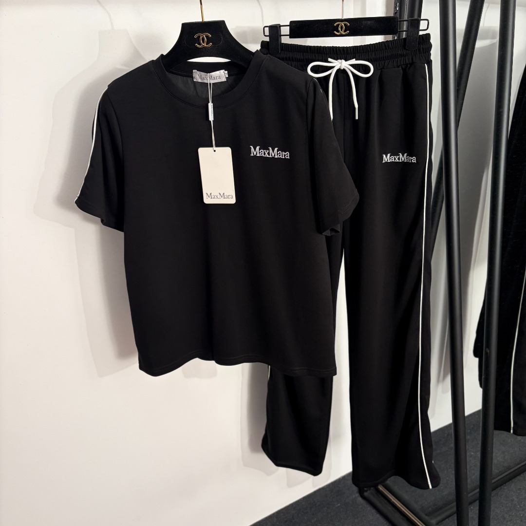 NO:853146,Model No. 20263792 MaxMar* new sports suit, short-sleeved T-shirt with logo letter embroidery on the chest + casual trousers, black, red, brown, S-XL, [M size shoulder width 37, chest 98, sleeve length 22, length 60; waist 66 elastic, length 106; weight 0.595kg], MaxMara-clothing, T-shirt, tees, t-shirt,19860909款号20263792 MaxMar*新款运动套装,胸前logo字母刺绣短袖T恤+休闲长裤,黑色,红色,咖啡色,S-XL,【M码肩宽37,胸围98,袖长22,长60；腰围66弹力,长106；重量0.595kg】,麦丝玛拉-服装,T-shirt,tees，t-shirt,,Women's clothing