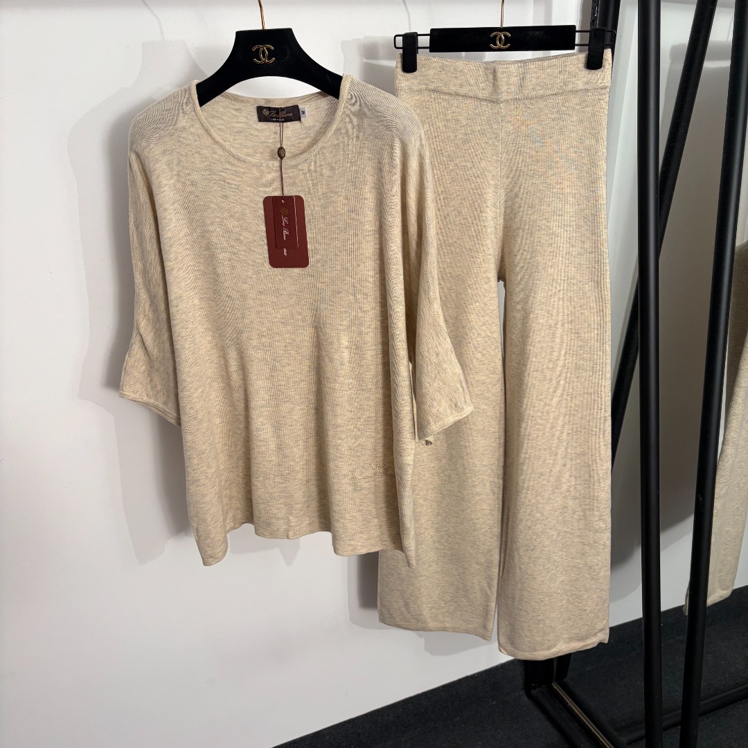 NO:853118,Style No. 20263794 Loro Piana*LP new knitted suit, logo embroidered three-quarter short-sleeved sweater top + high-waisted straight trousers, beige, khaki, navy blue, gray, SML, [M size bust 124, sleeve length 45, length 67; waist 62 stretch, length 105; weight 0.680kg], women's clothing, loro piana, loro piana, T-shirt,19860909款号20263794 Loro Piana*LP新款针织套装,logo刺绣五分短袖针织衫上衣+高腰直筒长裤,米色,卡其色,藏蓝色,灰色,SML,【M码胸围124,袖长45,长67；腰围62弹力,长105；重量0.680kg】,女装,loro piana,loro piana,T-shirt,,Women's clothing