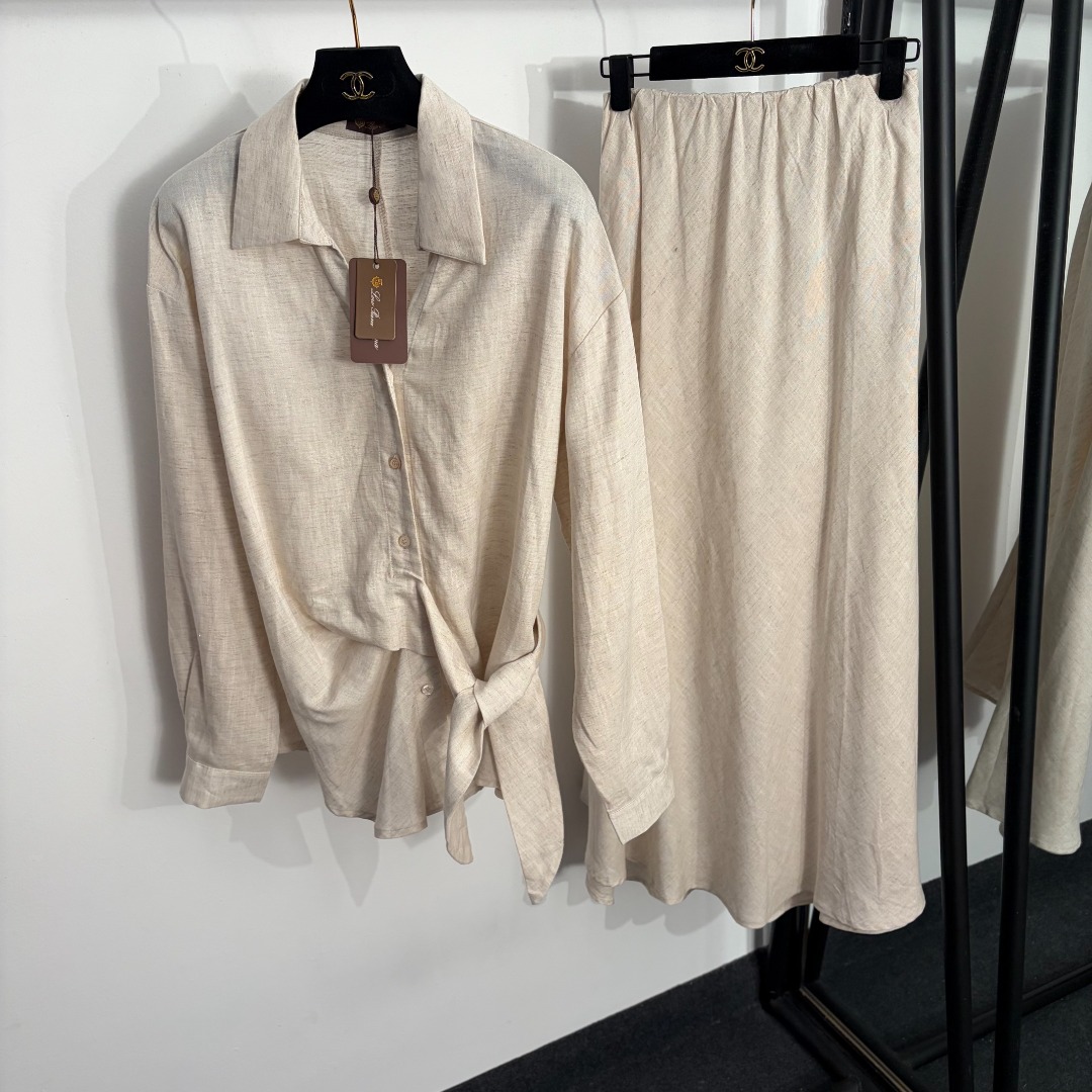 NO:853125,Model No. 20263795 Loro Piana*LP new old money style linen suit, tie-waisted long-sleeved shirt + high-waisted skirt, apricot, light blue, pink, S-XL, [S size shoulder width 53, bust 118, sleeve length 54, length 71; waist 60 elastic, length 100; weight 0.660kg], women's clothing, loro piana, loro piana, skirts, shirts,19860909款号20263795 Loro Piana*LP新款老钱风亚麻套装,系带收腰长袖衬衫+高腰半裙,杏色,浅蓝色,粉色,S-XL,【S码肩宽53,胸围118,袖长54,长71；腰围60弹力,长100；重量0.660kg】,女装,loro piana,loro piana,skirts,shirts,,Women's clothing