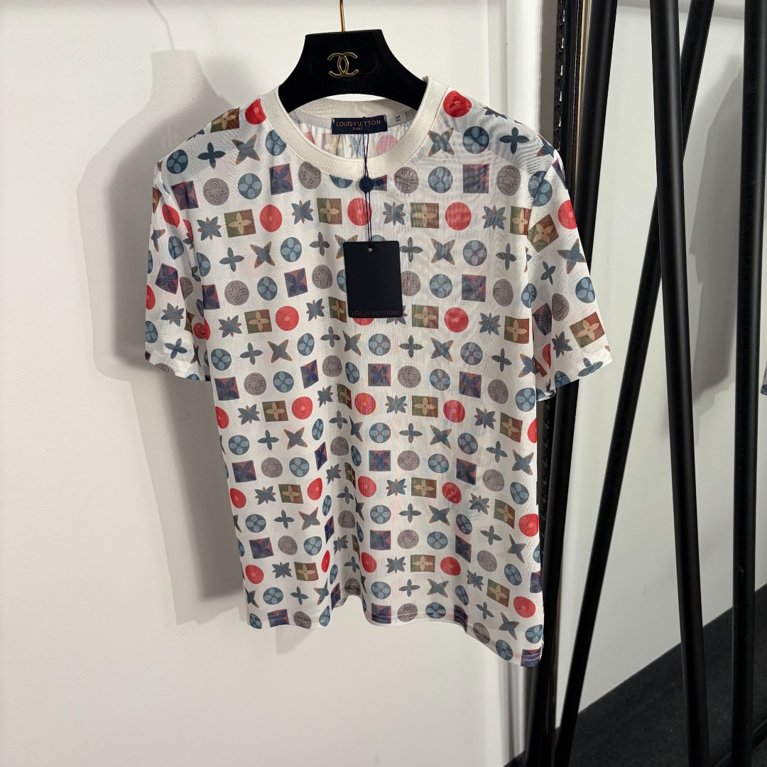 NO:858553,Model No. 20263729 LV* new color presbyopic pattern mesh short-sleeved T-shirt, white, black, S-XXL, [M size shoulder width 41, bust 100, sleeve length 19, length 60; weight 0.95kg], Louis Vuitton-clothing, louis vuitton, louis vuitton, T-shirt, tees, t-shirt,19860909款号20263729 LV*新款 彩色老花图案网纱短袖T恤,白色,黑色,S-XXL,【M码肩宽41,胸围100,袖长19,长60；重量0.95kg】,路易威登-服装,louis vuitton,louis vuitton,T-shirt,tees，t-shirt,,Women's clothing