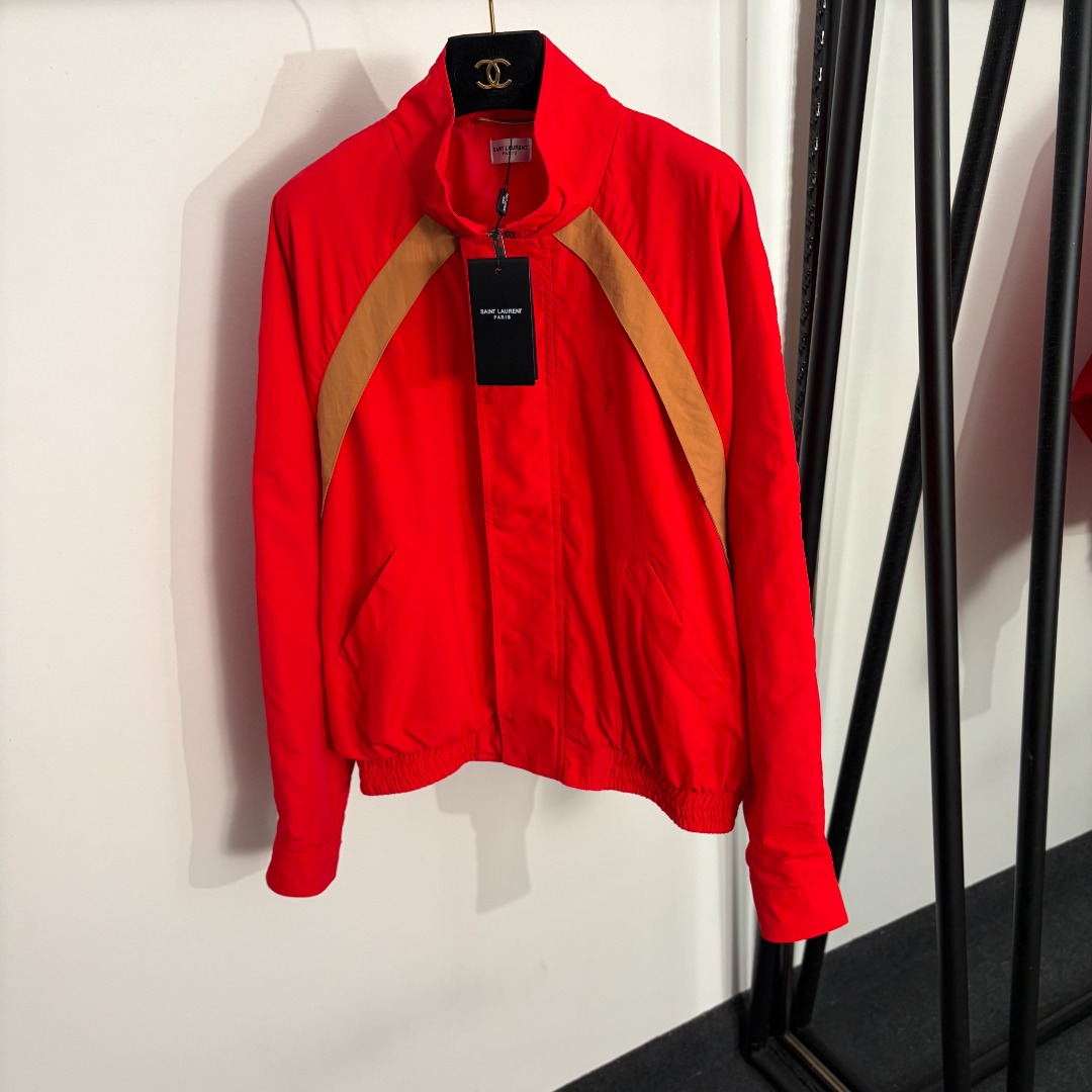 NO:885383,Model number 20263737 YSL* new logo embroidered letters color block stand collar long sleeve windbreaker zipper snap jacket, red, lake blue, SML, [M size bust 134, sleeve length 78, length 62; weight 0.425kg], saint laurent - clothing, saint laurent, saint laurent, jackets & coats, jackets & coats,19860909款号20263737 YSL*新款 logo刺绣字母 拼色立领长袖风衣拉链按扣夹克外套,红色,湖蓝色,SML,【M码胸围134,袖长78,长62；重量0.425kg】,圣罗兰-服装,saint laurent,saint laurent,jackets & coats,jackets & coats,,Women's clothing