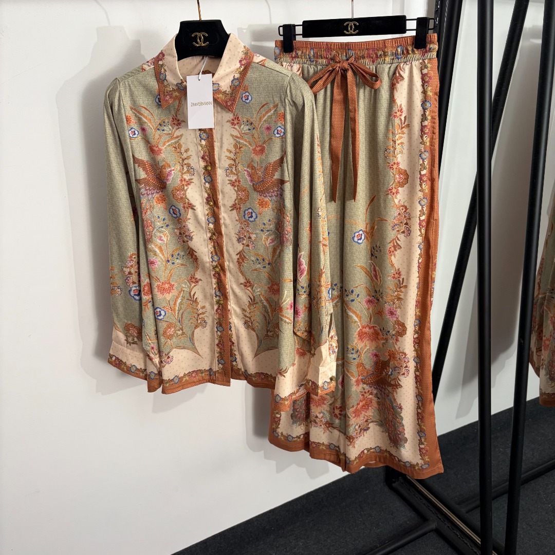 NO:858486,Model No. 20263782 Zimmermann's latest suit, retro flower and bird print long-sleeved shirt + high-waisted wide-leg trousers, green, S-XL, [M size bust 126, sleeve length 61, length 67; waist 64 elastic, length 104; weight 0.420kg], Zimmermann-Clothing,19860909款号20263782 Zimmermann*新款套装,复古花鸟印花长袖衬衣+高腰阔腿长裤,绿色,S-XL,【M码胸围126,袖长61,长67；腰围64弹力,长104；重量0.420kg】,兹默曼-服装,,Women's clothing