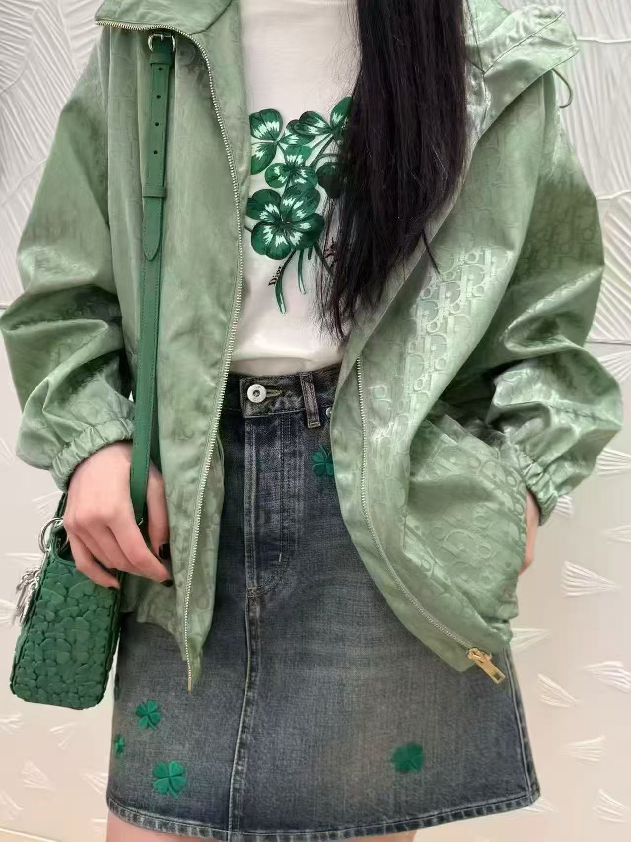 NO:858664,Model No. 20263836 Dio* new style presbyopic logo letter jacquard long-sleeved hooded sun protection windbreaker jacket, green, SML, [M size shoulder width 58, chest 148, sleeve length 55, length 68; weight 0.455kg], Dior-clothing, dior, dior, jackets & coats, hats,19860909款号20263836 Dio*新款 老花logo字母提花长袖连帽防晒风衣 外套,绿色,SML,【M码肩宽58,胸围148,袖长55,长68；重量0.455kg】,迪奥-服装,dior,dior,jackets & coats,hats,,Women's clothing