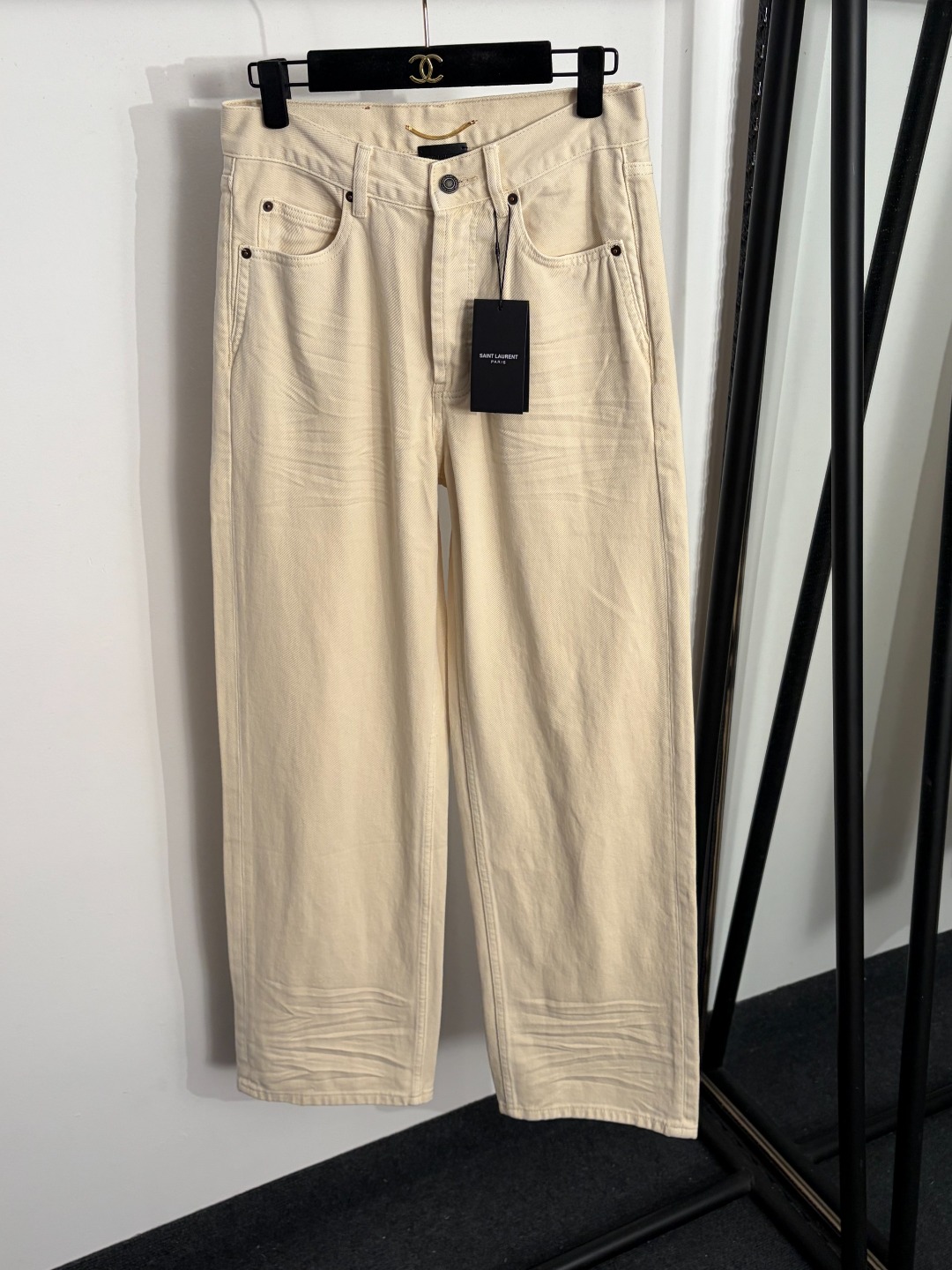 NO:858757,Model No. 20263829 YSL*new style high-waisted straight denim trousers, off-white, S-XL, [M size waist 74, length 112; weight 0.725kg], saint laurent-clothing, saint laurent, saint laurent,19860909款号20263829 YSL*新款 高腰直筒牛仔长裤,米白色,S-XL,【M码腰围74,长112；重量0.725kg】,圣罗兰-服装,saint laurent,saint laurent,,Women's clothing