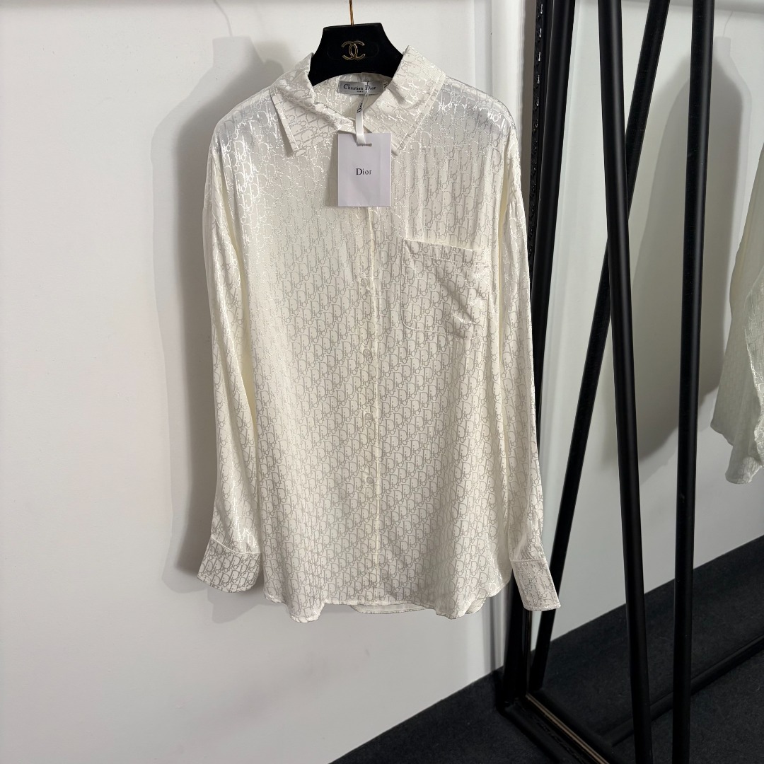 NO:858678,Model No. 20263834 Dio* new presbyopic logo letter jacquard long-sleeved shirt, white, red, black, SML, [M size shoulder width 55, chest 132, sleeve length 59, length 80; weight 0.350kg], Dior-clothing, dior, dior,19860909款号20263834 Dio*新款 老花logo字母提花长袖衬衣,白色,枚红色,黑色,SML,【M码肩宽55,胸围132,袖长59,长80；重量0.350kg】,迪奥-服装,dior,dior,,Women's clothing