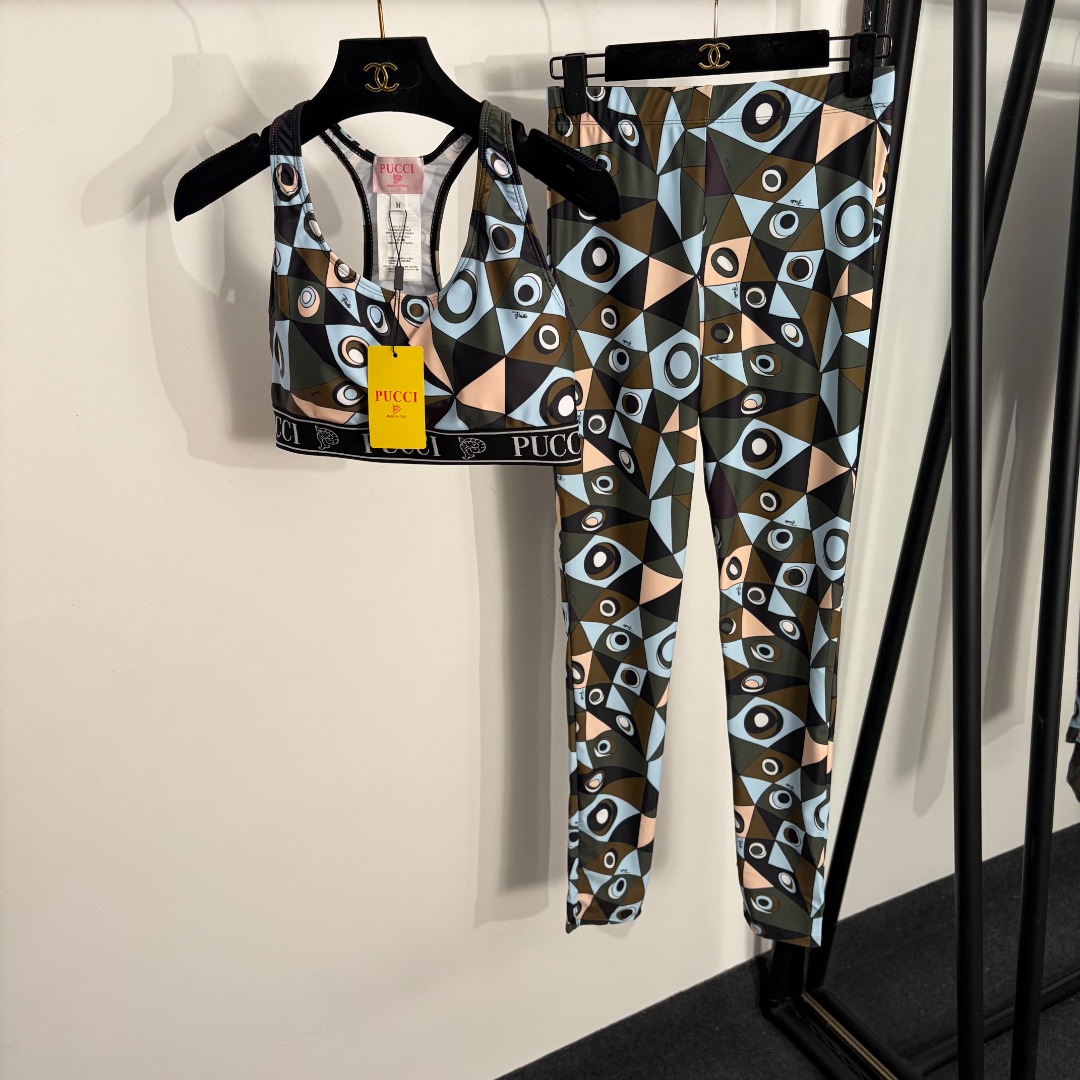 NO:922890,Model No. 20263850 Pucc* new yoga sports suit, sports vest with chest pads + geometric color-blocking printed elastic slim leggings, green, S-XL, [M size bust 76, length 31; waist 64 stretch, length 99; weight 0.260kg], women's clothing,19860909款号20263850 Pucc*新款瑜伽运动套装,带胸垫运动背心+几何拼色印花弹力修身小脚打底裤,绿色,S-XL,【M码胸围76,长31；腰围64弹力,长99；重量0.260kg】,女装,,Women's clothing