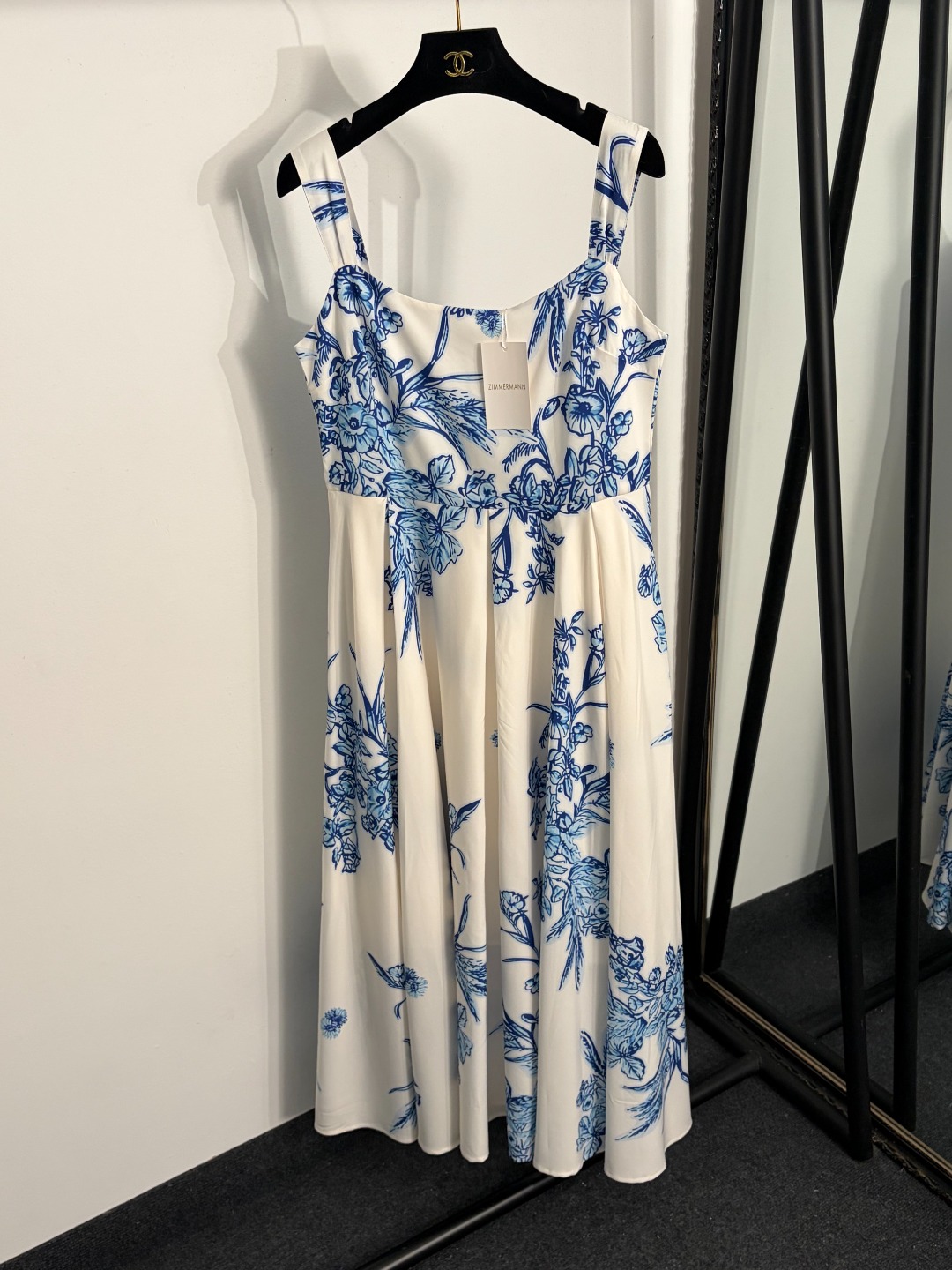 NO:858422,Model number 20263884 Zimmermann's latest floral print waist slimming suspender dress, long skirt, white, S-XXL, [M size bust 86, waist 76, length 128; weight 0.520kg], Zimmermann-clothing, skirts,19860909款号20263884 Zimmermann*新款 花卉印花收腰显瘦吊带连衣裙 长裙,白色,S-XXL,【M码胸围86,腰围76,长128；重量0.520kg】,兹默曼-服装,skirts,,Women's clothing