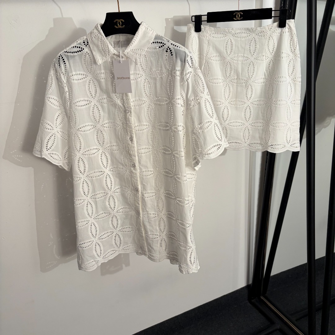NO:858410,Model number 20263440 Zimmermann's latest suit, lace hollow short-sleeved shirt + lace short skirt, brown red, white, S-XL, [S size shoulder width 41, bust 120, sleeve length 29, length 73; waist 64, hip 92, length 41; weight 0.420kg], Zimmermann - clothing, skirts, T-shirt,19860909款号20263440 Zimmermann*新款套装,蕾丝镂空短袖衬衣+蕾丝短半裙,棕红色,白色,S-XL,【S码肩宽41,胸围120,袖长29,长73；腰围64,臀围92,长41；重量0.420kg】,兹默曼-服装,skirts,T-shirt,,Women's clothing