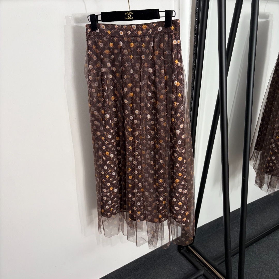 NO:858692,Style No. 20263904 LV*new style presbyopia logo flower printed mesh skirt, coffee color, blue, SML, [M size waist 68 stretch, length 94], Louis Vuitton-clothing, louis vuitton, louis vuitton, skirts,19860909款号20263904 LV*新款 老花logo花朵印花网纱半裙,咖色,蓝色,SML,【M码腰围68弹力,长94】,路易威登-服装,louis vuitton,louis vuitton,skirts,,Women's clothing