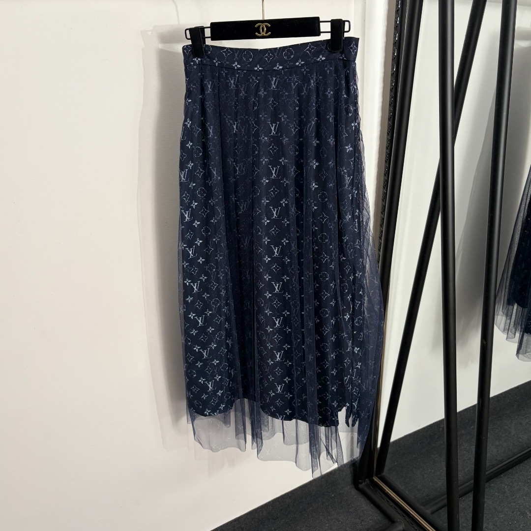 NO:858679,Model No. 20263907 LV* new pattern presbyopia logo printed mesh skirt, navy blue, SML, [M size waist 68 elastic, length 94], Louis Vuitton-clothing, louis vuitton, louis vuitton, skirts,19860909款号20263907 LV*新款 老花logo印花网纱半裙,藏蓝色,SML,【M码腰围68弹力,长94】,路易威登-服装,louis vuitton,louis vuitton,skirts,,Women's clothing