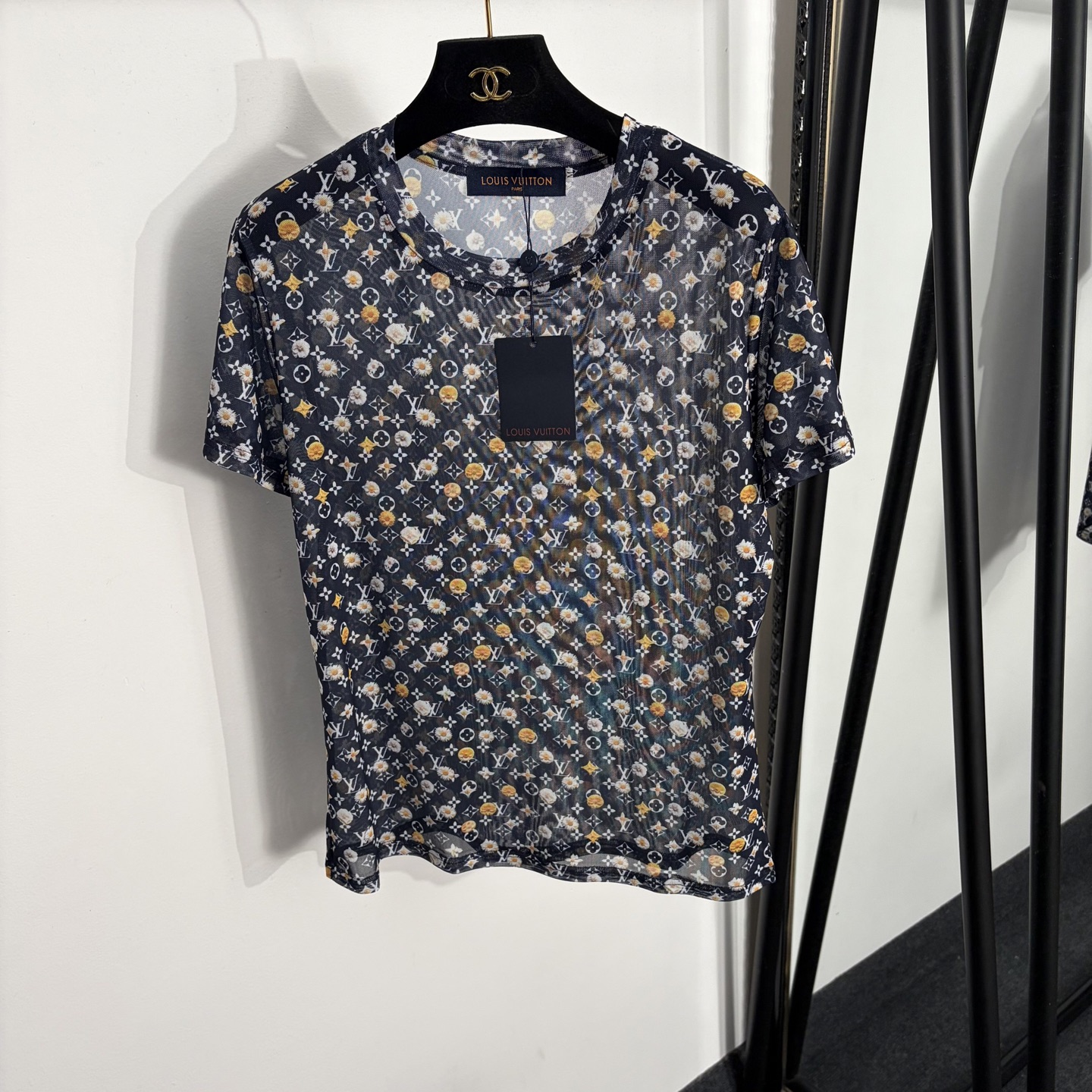 NO:858703,Style No. 20263903 LV*new style Presbyopia logo flower printed mesh short-sleeved T-shirt, brown, blue, SML, [M size shoulder width 39, bust 96, sleeve length 17, length 62], Louis Vuitton-clothing, louis vuitton, louis vuitton, T-shirt, tees, t-shirt,19860909款号20263903 LV*新款 老花logo花朵印花网纱短袖T恤,咖色,蓝色,SML,【M码肩宽39,胸围96,袖长17,长62】,路易威登-服装,louis vuitton,louis vuitton,T-shirt,tees，t-shirt,,Women's clothing
