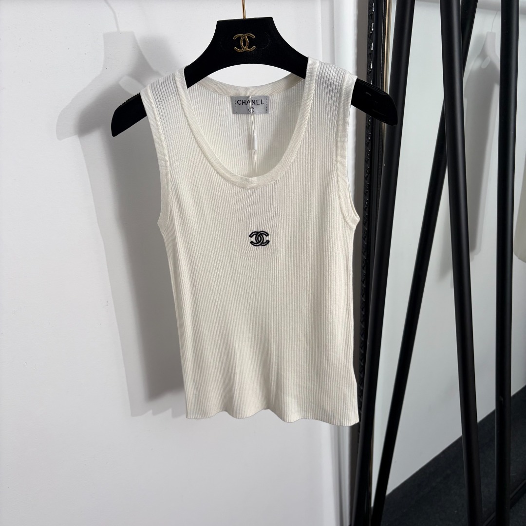 NO:858232,Model No. 20263948 Chane* new style Xiaoxiang logo embroidered wool blended knitted vest, white, black, SML, [M size bust 66, length 55; weight 0.115kg], Chanel-clothing, chanel, chanel,19860909款号20263948 Chane*新款 小香logo刺绣羊毛混纺针织背心,白色,黑色,SML,【M码胸围66,长55；重量0.115kg】,香奈儿-服装,chanel,chanel,,Women's clothing