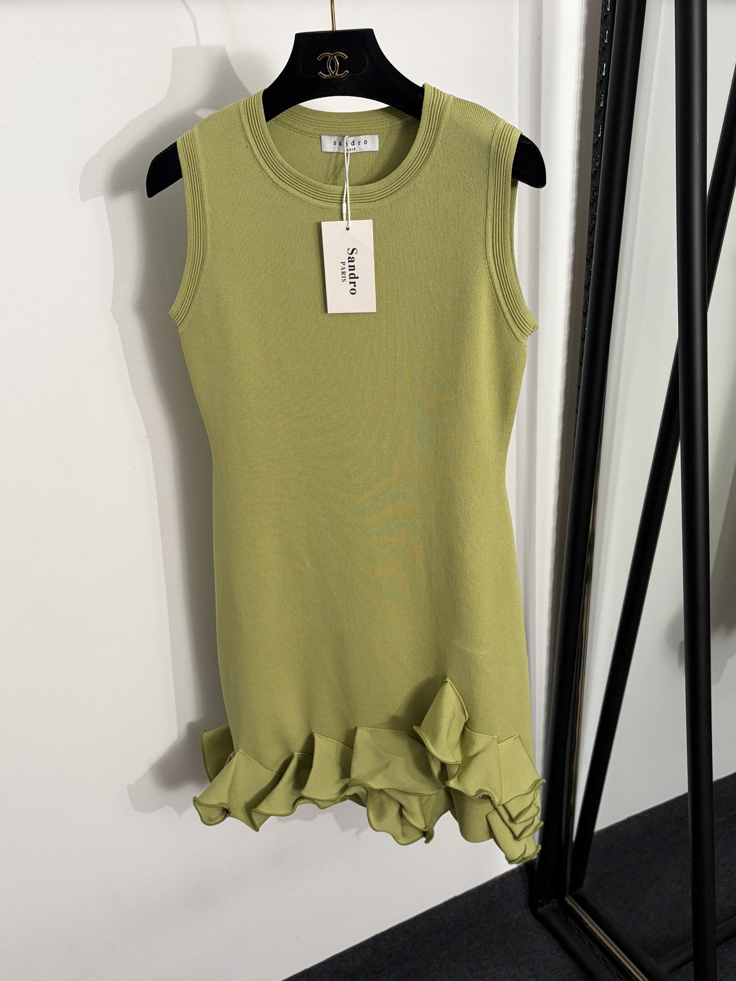 NO:863634,Model No. 20263876 Sandr*new style irregular lotus hem knitted vest dress, off-white, black, green, [one size fits all, bust 80, length 85; weight 0.440kg], women's clothing, skirts,19860909款号20263876 Sandr*新款 不规则荷叶摆针织背心连衣裙,米白色,黑色,绿色,【均码胸围80,长85；重量0.440kg】,女装,skirts,,Women's clothing