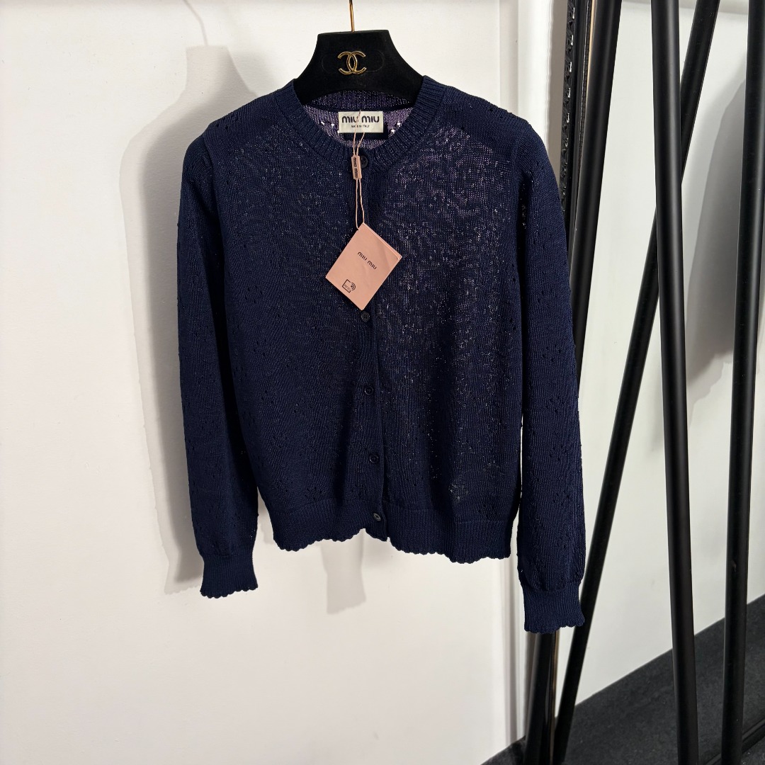 NO:858068,Model number 20263988 Miumi* new style hollow long-sleeved knitted cardigan top, dark blue, SML, [M size bust 90, sleeve length 57, length 52; weight 0.310kg], Miumi-clothing, miumiu,19860909款号20263988 Miumi*新款 镂空长袖针织开衫 上衣,深蓝色,SML,【M码胸围90,袖长57,长52；重量0.310kg】,缪缪-服装,miumiu,,Women's clothing