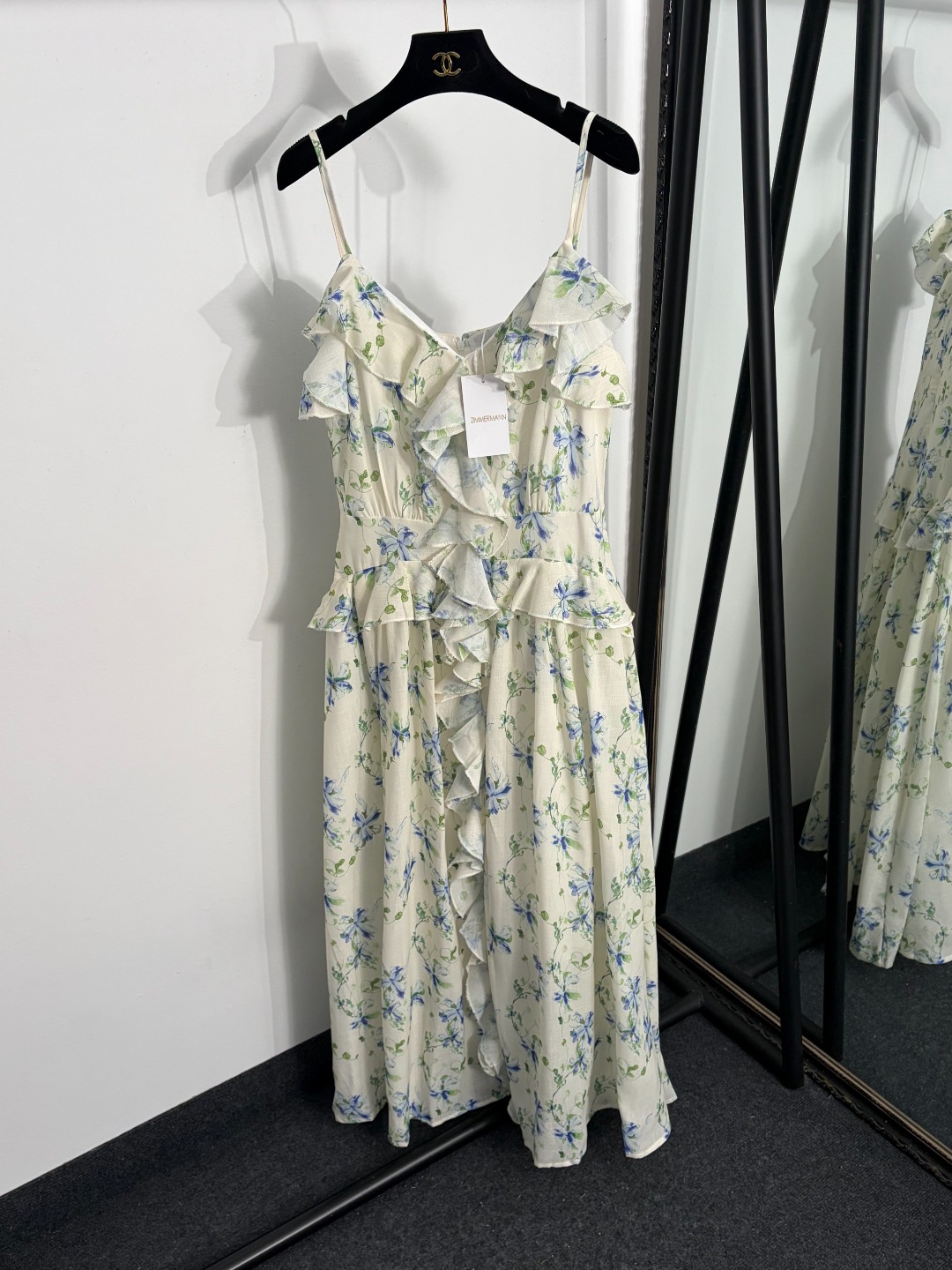 NO:858054,Model No. 20264005 Zimmermann's latest blue and green floral print ruffled V-neck waist suspender dress long skirt, off-white, SXL, [M size bust 86, waist 76, length 137; weight 0.605kg], Zimmermann-clothing, skirts,19860909款号20264005 Zimmermann*新款 蓝绿花卉印花 荷叶边V领收腰吊带连衣裙 长裙,米白色,SXL,【M码胸围86,腰围76,长137；重量0.605kg】,兹默曼-服装,skirts,,Women's clothing