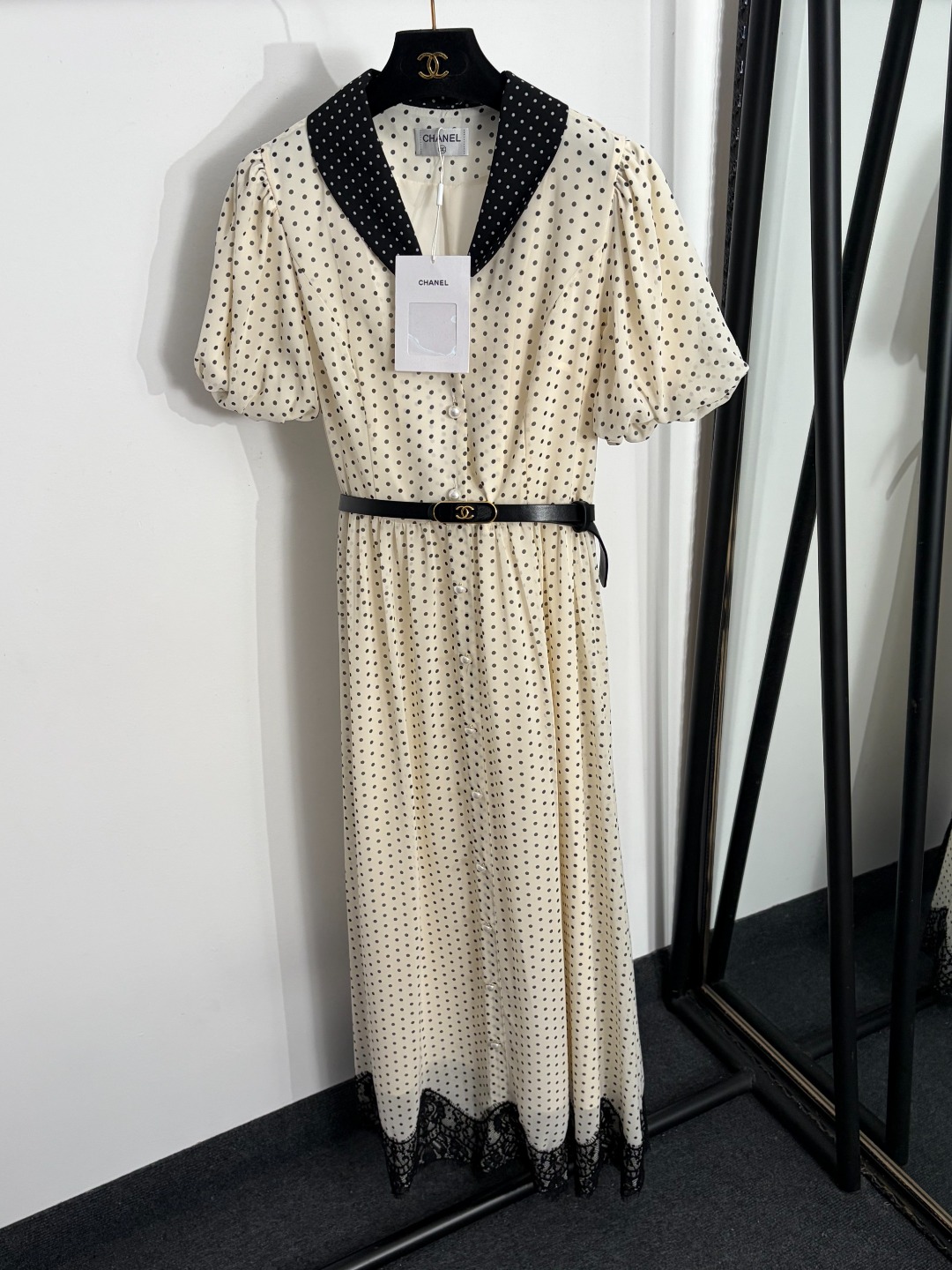 NO:857980,Model No. 20264020 Chane* new style polka dot print lace splicing puff short-sleeved dress, off-white, red, S-XL, [M size shoulder width 37, bust 90, waist 76, sleeve length 24, length 136; weight 0.500kg], Chanel-clothing, chanel, chanel, skirts, T-shirt,19860909款号20264020 Chane*新款 波点印花 蕾丝拼接泡泡短袖连衣裙,米白色,红色,S-XL,【M码肩宽37,胸围90,腰围76,袖长24,长136；重量0.500kg】,香奈儿-服装,chanel,chanel,skirts,T-shirt,,Women's clothing