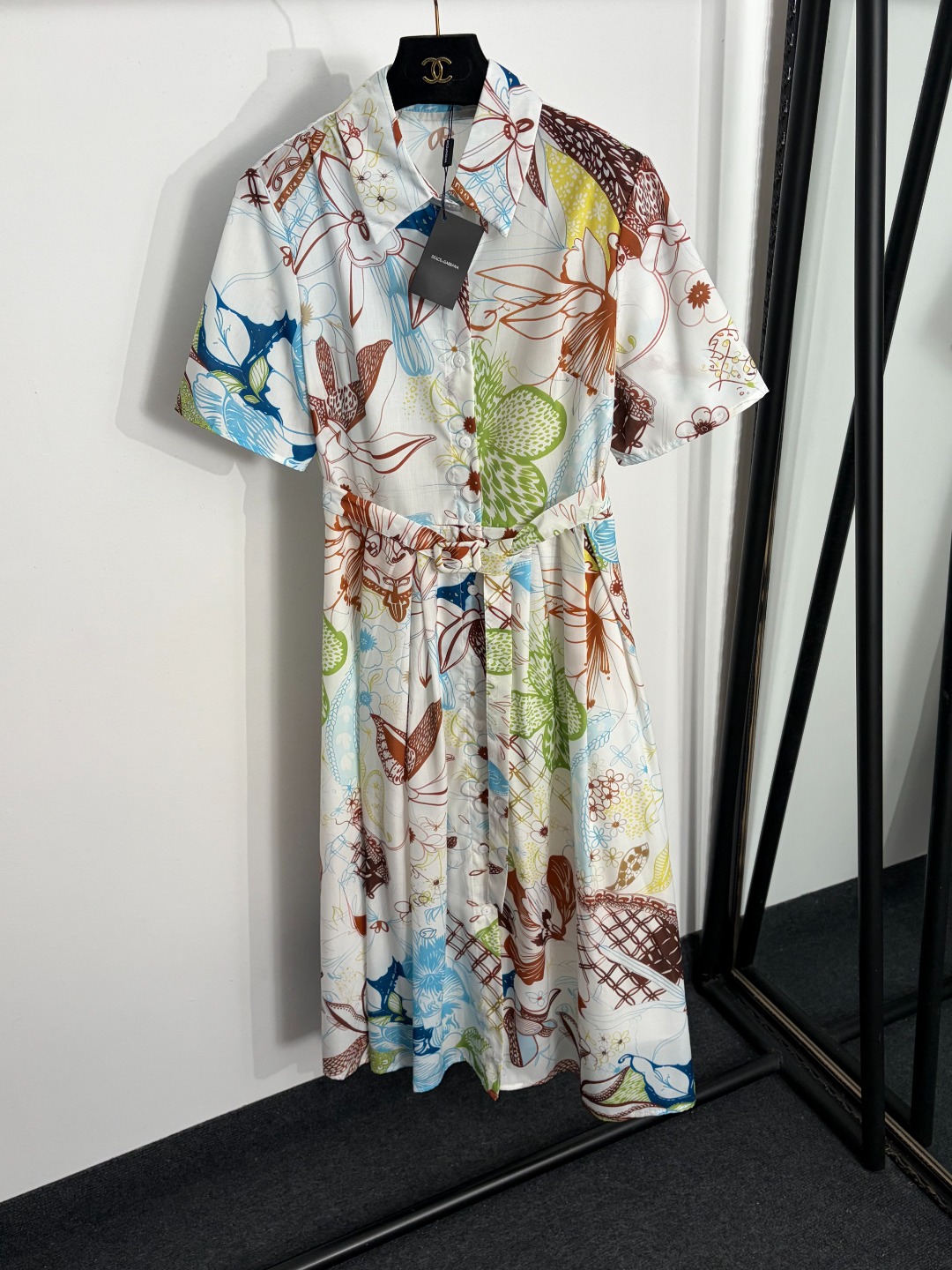 NO:857968,Model No. 20264022 DG* new color plant flower print waisted short-sleeved shirt dress, with belt, white, S-XL, [M size shoulder width 41, bust 98, waist 78, sleeve length 26, length 121; weight 0.375kg], Dolce & Gabbana-clothing, Dolce&Gabbana, skirts, shirts, T-shirt,19860909款号20264022 DG*新款 彩色植物花卉印花 收腰短袖衬衫连衣裙,配腰带,白色,S-XL,【M码肩宽41,胸围98,腰围78,袖长26,长121；重量0.375kg】,杜嘉班纳-服装,Dolce&Gabbana,skirts,shirts,T-shirt,,Women's clothing