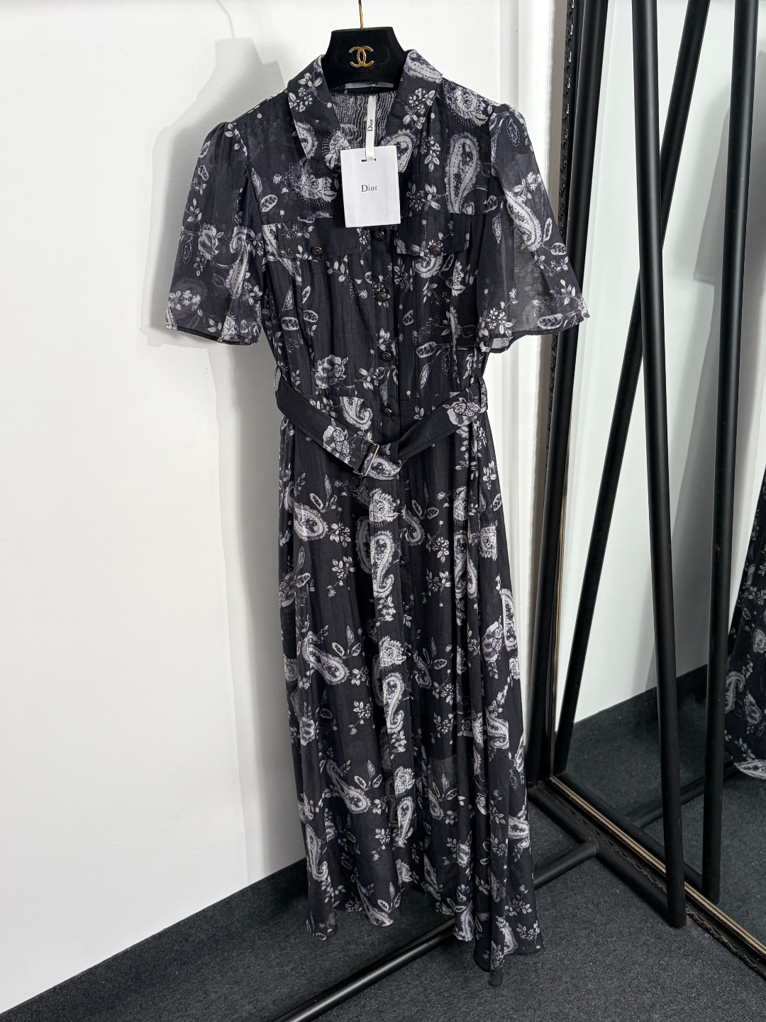 NO:857930,Model number 20264023 Dio* new cashew flower retro print short-sleeved shirt dress, with belt, white on black, blue on black, S-XL, [M size bust 90, waist 74, sleeve length 28, length 132; weight 0.290kg], Dior-clothing, dior, dior, skirts, shirts, T-shirt,19860909款号20264023 Dio*新款 腰果花复古印花短袖衬衫连衣裙,配腰带,黑底白色,黑底蓝色,S-XL,【M码胸围90,腰围74,袖长28,长132；重量0.290kg】,迪奥-服装,dior,dior,skirts,shirts,T-shirt,,Women's clothing
