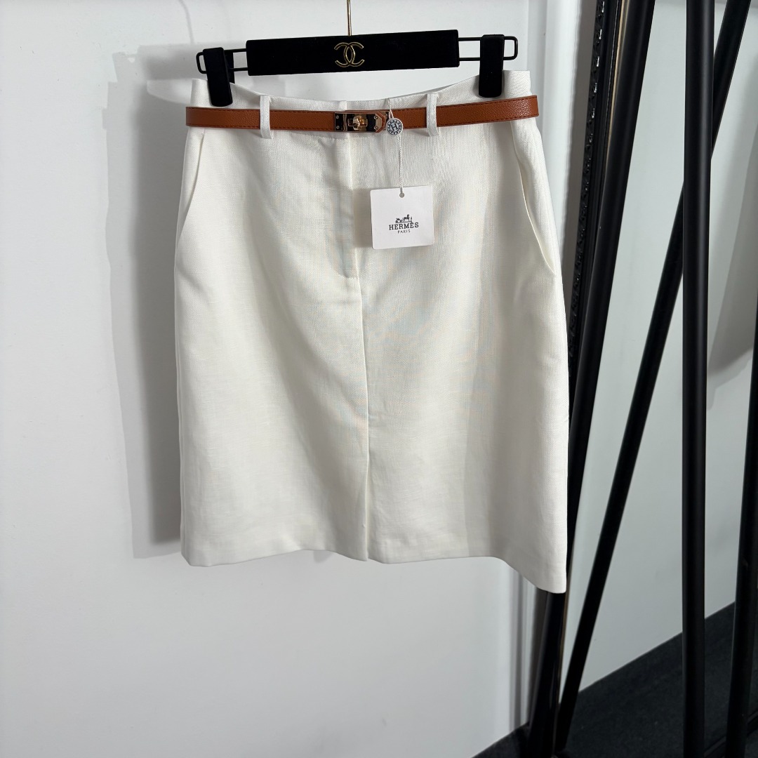 NO:857999,Model No. 20264027 Herme* new Tencel linen hip-hugging slit suit short skirt, with belt, white, khaki, black, S-XL, [M size waist 70, hip 96, length 57; weight 0.315kg], Hermes - clothing, hermes, hermes, skirts, business suit,19860909款号20264027 Herme*新款天丝亚麻包臀开叉西装短半裙,配腰带,白色,卡其色,黑色,S-XL,【M码腰围70,臀围96,长57；重量0.315kg】,爱马仕-服装,hermes,hermes,skirts,business suit,,Women's clothing