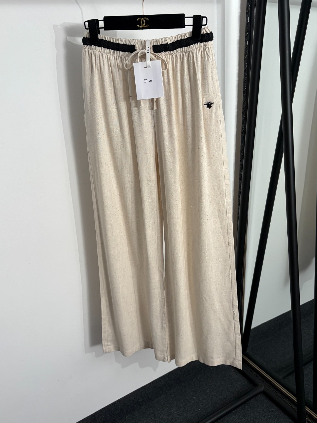 NO:863825,Model No. 20264031 Dio* new style Little Bee embroidered linen high-waisted wide-leg trousers, apricot, white, navy blue, black, S-XL, [M size waist 68 elastic, length 103; weight 0.345kg], Dior-clothing, dior, dior,19860909款号20264031 Dio*新款 小蜜蜂刺绣亚麻高腰阔腿长裤,杏色,白色,藏蓝色,黑色,S-XL,【M码腰围68弹力,长103；重量0.345kg】,迪奥-服装,dior,dior,,Women's clothing