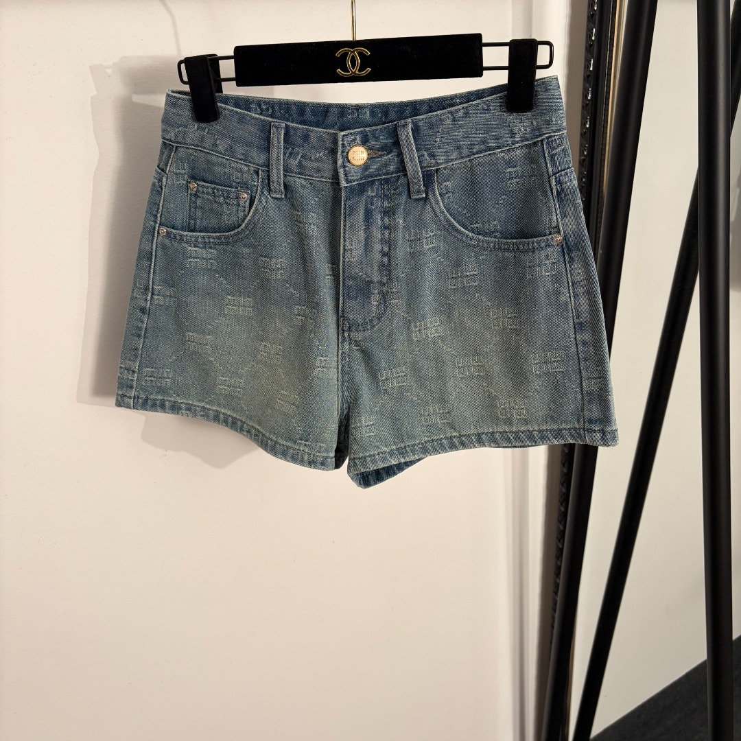 NO:863810,Style No. 20264041 Miumi* new style logo letter washed distressed denim shorts, blue, S-XL, [M size waist 68, length 33; weight 0.275kg], Miumi-clothing, miumiu, shorts,19860909款号20264041 Miumi*新款 logo字母水洗做旧牛仔短裤,蓝色,S-XL,【M码腰围68,长33；重量0.275kg】,缪缪-服装,miumiu,shorts,,Women's clothing
