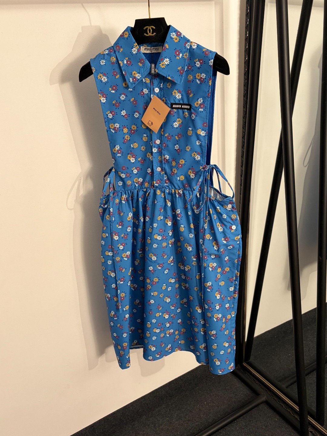 NO:863932,Model No. 20264070 Miumi* new style all-over small floral sleeveless lapel vest dress, blue, SML, [M size waist 86, length 100; weight 0.255kg], Miumi-clothing, miumiu, skirts,19860909款号20264070 Miumi*新款 满印小碎花无袖翻领背心连衣裙,蓝色,SML,【M码腰围86,长100；重量0.255kg】,缪缪-服装,miumiu,skirts,,Women's clothing
