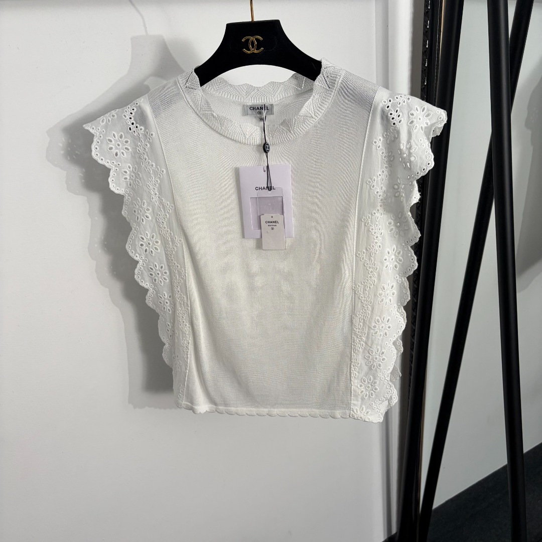 NO:863869,Model No. 20264073 Chane* new style hollow embroidered ruffled wool knitted vest top, white, khaki, black, 36 38 40, [size 38 waist 80, length 54; weight 0.155kg], Chanel-clothing, chanel, chanel,19860909款号20264073 Chane*新款 镂空刺绣荷叶边羊毛针织背心 上衣,白色,卡其色,黑色,36 38 40,【38码腰围80,长54；重量0.155kg】,香奈儿-服装,chanel,chanel,,Women's clothing