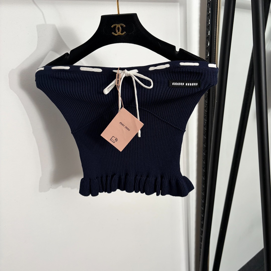 NO:863659,Model No. 20264085 Miumi* new style contrasting strapped ruffled knitted tube top, off-white, navy blue, pink, [one size fits all bust 68, length 33; weight 0.125kg], Miumi-clothing, miumiu,19860909款号20264085 Miumi*新款 撞色绑带荷叶边针织抹胸上衣,米白色,藏蓝色,粉红色,【均码胸围68,长33；重量0.125kg】,缪缪-服装,miumiu,,Women's clothing