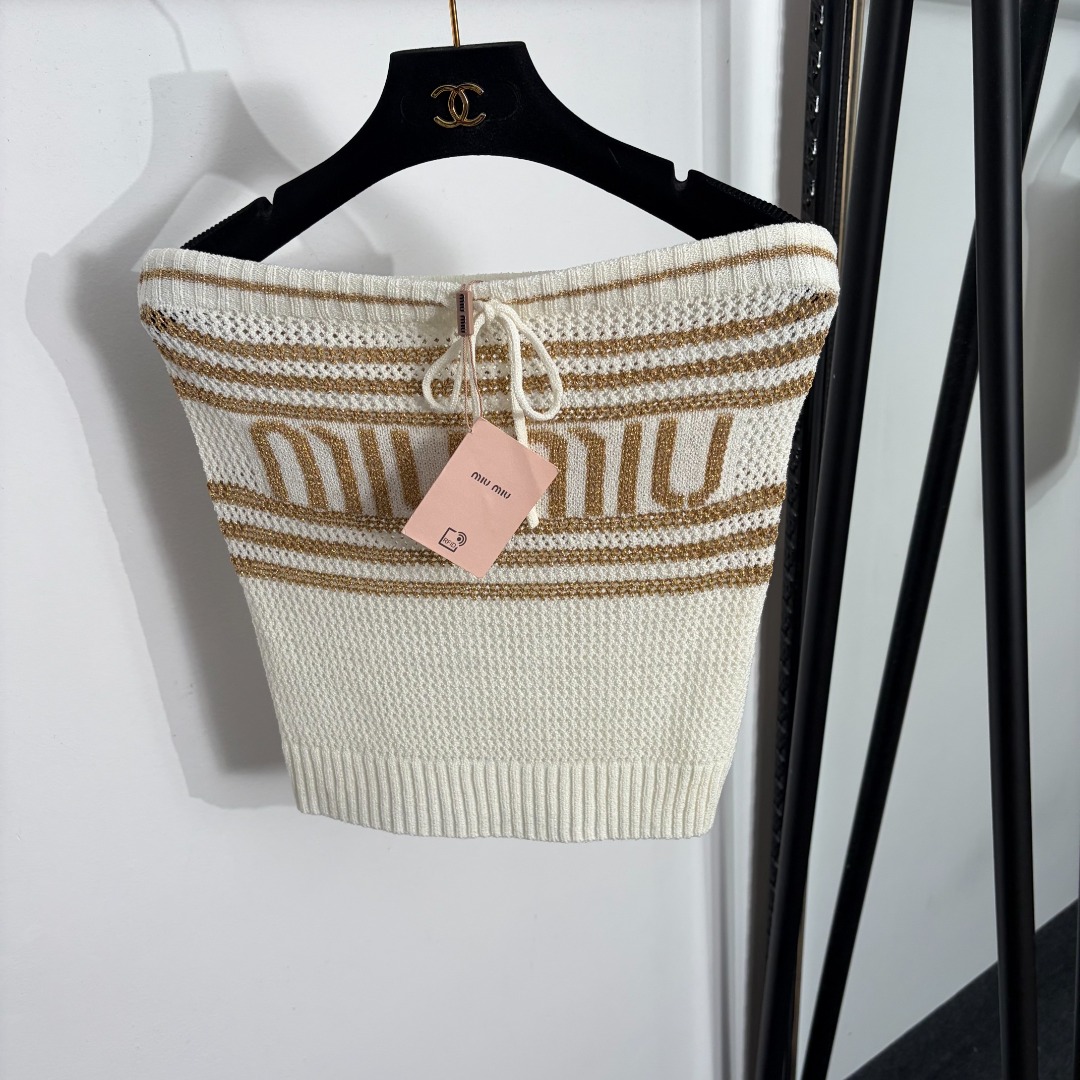 NO:863672,Model No. 20264086 Miumi's latest style bright silk jacquard monogram knitted tube top, off-white, navy blue, pink, [One size fits all, bust 68, length 38; weight 0.125kg], Miumi-clothing, miumiu,19860909款号20264086 Miumi*新款 亮丝提花字母针织抹胸上衣,米白色,藏蓝色,粉色,【均码胸围68,长38；重量0.125kg】,缪缪-服装,miumiu,,Women's clothing