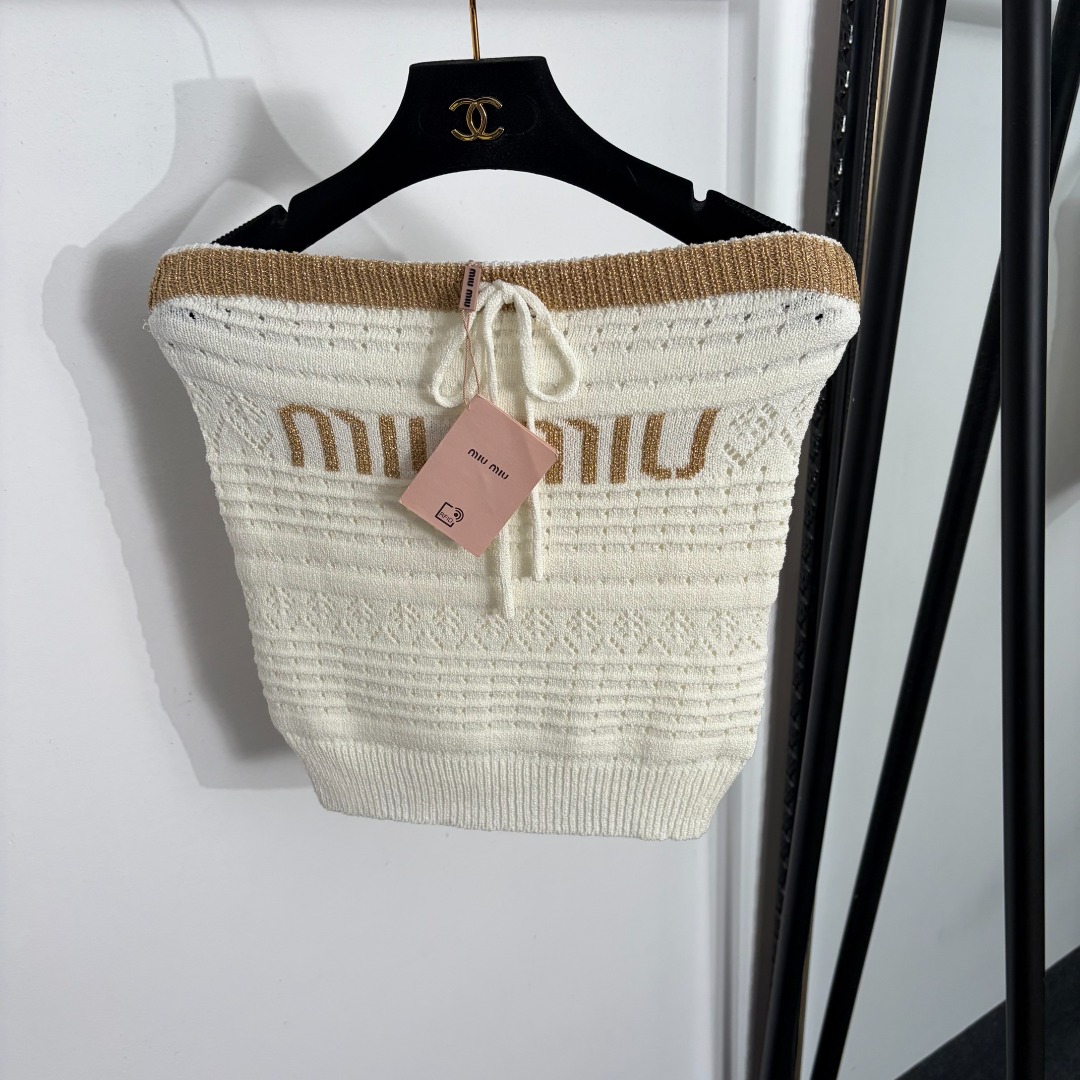 NO:863568,Model No. 20264088 Miumi* new style bright silk logo letter jacquard knitted tube top, off-white, pink, light khaki, [one size fits all bust 66, length 37; weight 0.160kg], Miumi-clothing, miumiu,19860909款号20264088 Miumi*新款 亮丝logo字母提花 针织抹胸上衣,米白色,粉色,浅卡其色,【均码胸围66,长37；重量0.160kg】,缪缪-服装,miumiu,,Women's clothing