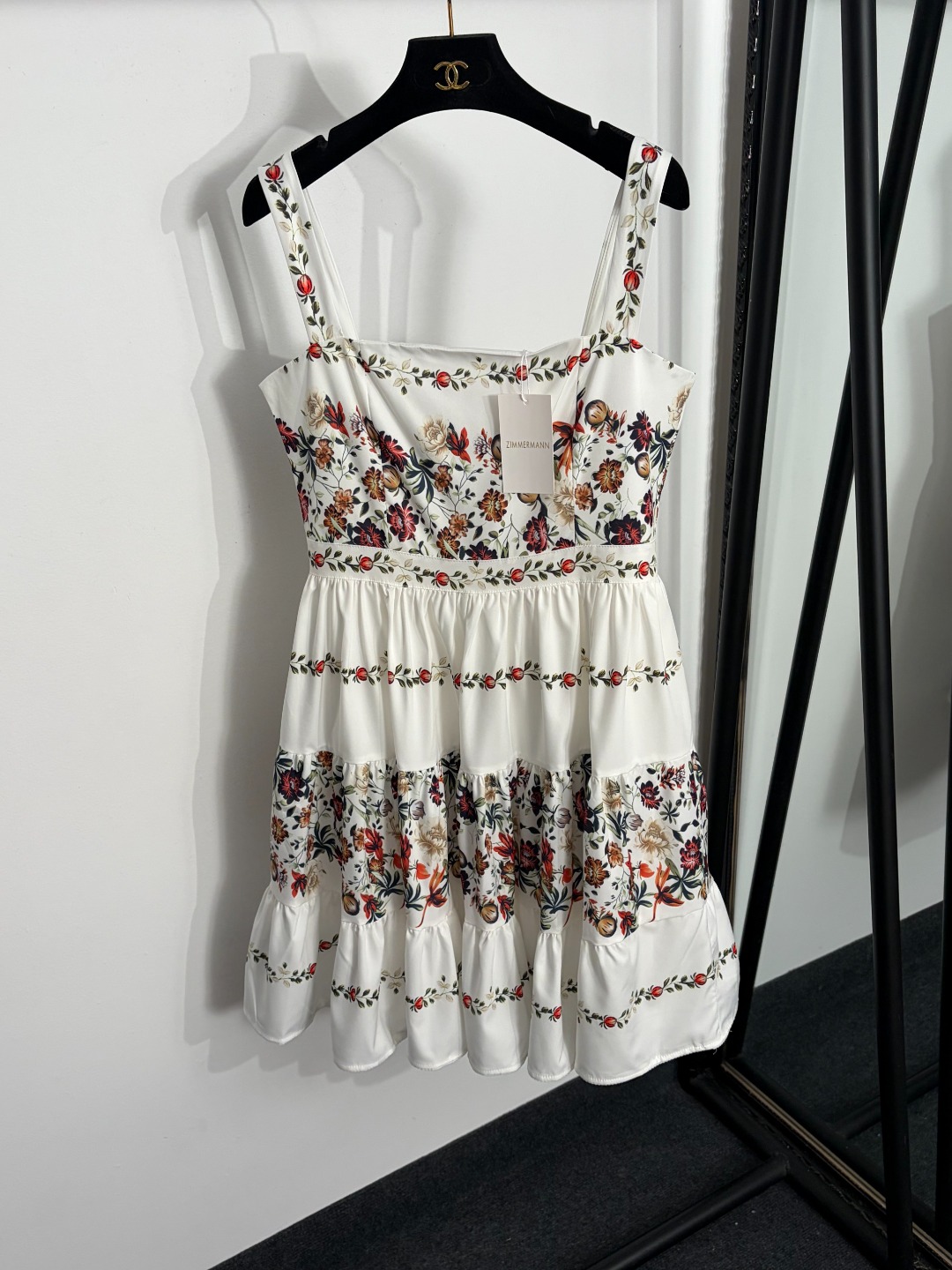 NO:863406,Model No. 20264114 Zimmermann's latest style, elegant floral print waist suspender dress, white, SXXL, [M size bust 88, waist 74, length 92; weight 0.370kg], Zimmermann-clothing, skirts,19860909款号20264114 Zimmermann*新款 气质花卉印花收腰吊带连衣裙,白色,SXXL,【M码胸围88,腰围74,长92；重量0.370kg】,兹默曼-服装,skirts,,Women's clothing