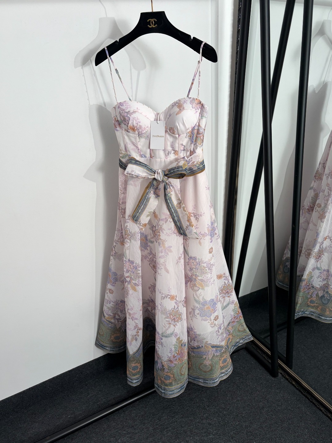 NO:863482,Model No. 20264121 Zimmermann's latest floral print lace-up waist tube top suspender dress long skirt, pink purple, S-XL, [S size bust 76 elastic, waist 68 elastic, length 116; weight 0.500kg], Zimmermann-clothing, skirts,19860909款号20264121 Zimmermann*新款 花卉印花 系带收腰抹胸吊带连衣裙 长裙,粉紫色,S-XL,【S码胸围76弹力,腰围68弹力,长116；重量0.500kg】,兹默曼-服装,skirts,,Women's clothing