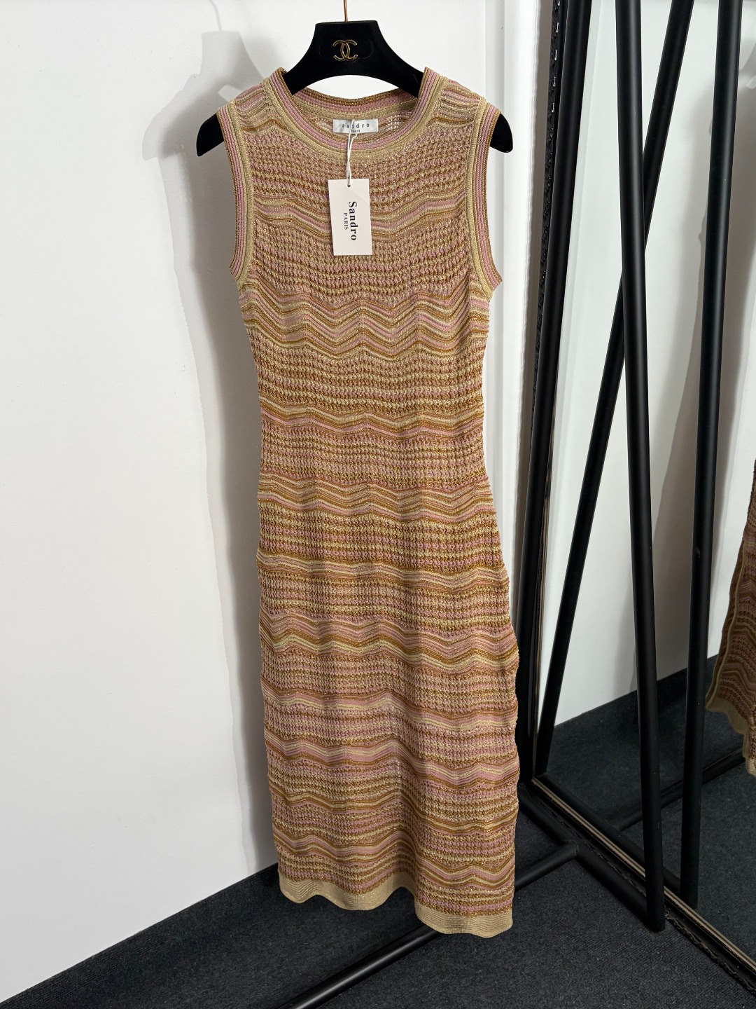 NO:863646,Model No. 20264168 Sandr's latest contrasting color wavy pattern hip-hugging slit knitted vest dress, pink, blue, [One size fits all, bust 76, length 123; weight 0.355kg], women's clothing, skirts,19860909款号20264168 Sandr*新款 撞色波浪纹包臀开叉针织背心连衣裙,粉色,蓝色,【均码胸围76,长123；重量0.355kg】,女装,skirts,,Women's clothing