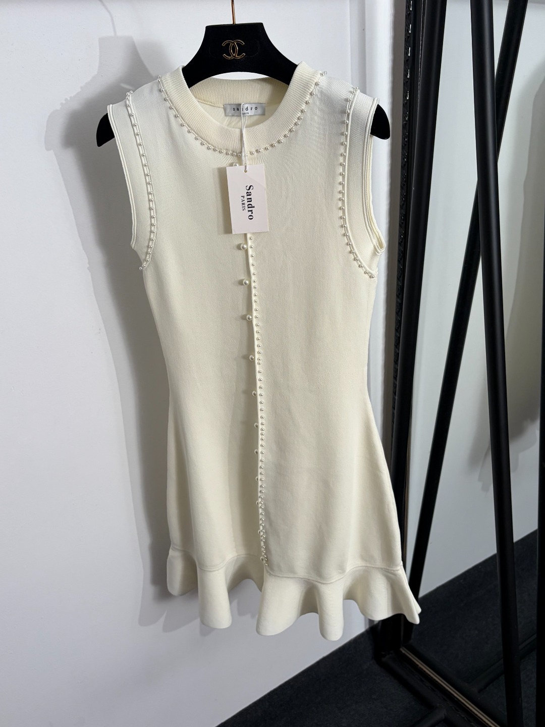 NO:863660,Model No. 20264169 Sandr* new style rivet pearl ruffle hem knitted vest dress, white, black, [One size fits all bust 76, length 88; weight 0.450kg], women's clothing, skirts,19860909款号20264169 Sandr*新款 铆钉珍珠荷叶摆针织背心连衣裙,白色,黑色,【均码胸围76,长88；重量0.450kg】,女装,skirts,,Women's clothing