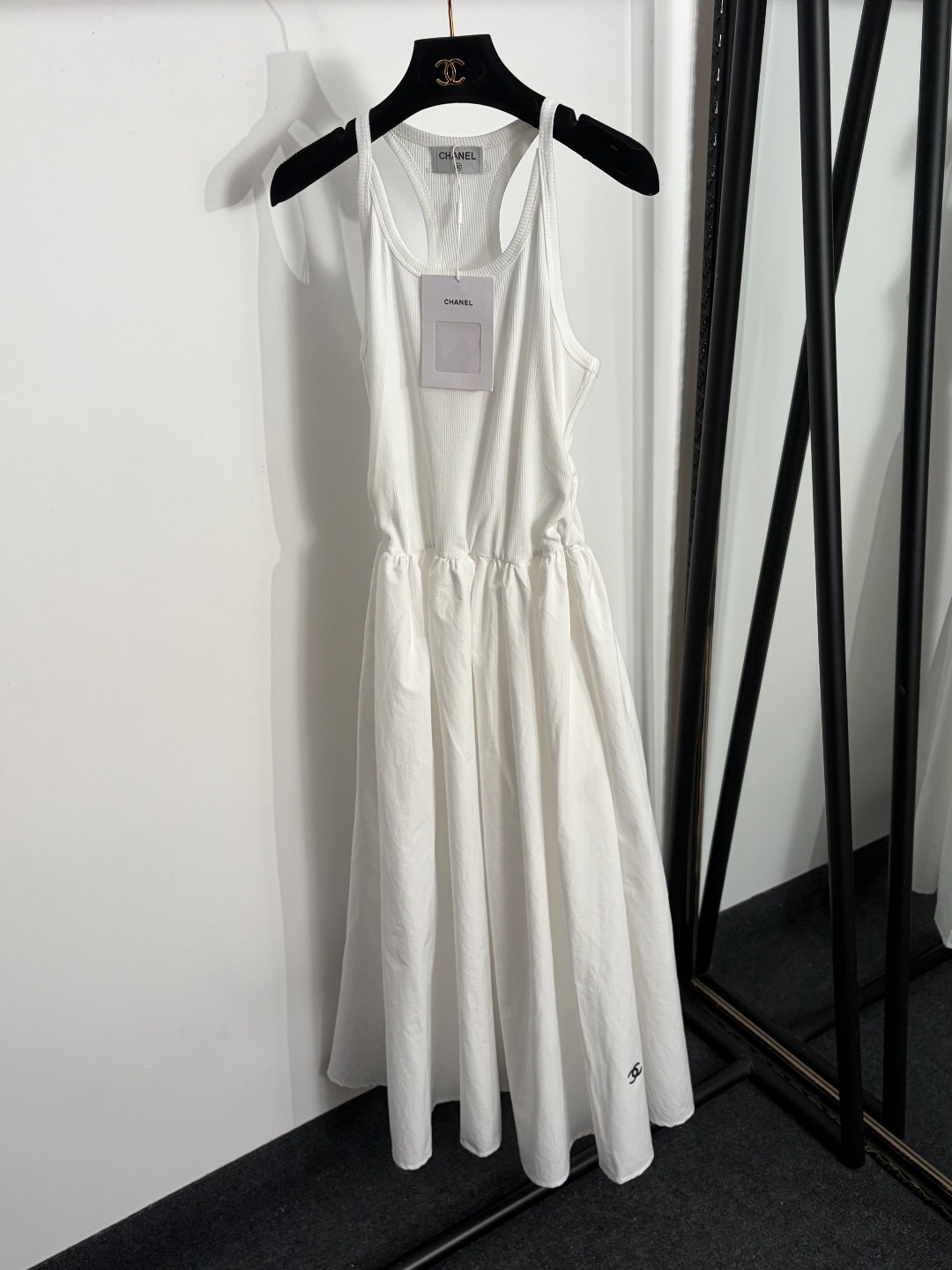 NO:863371,Model number 20264174 Chane* new logo printed waist waisted vest dress, white, navy blue, SML, [M size bust 72 elastic, waist 58 elastic, length 127; weight 0.395kg], Chanel-clothing, chanel, chanel, skirts,19860909款号20264174 Chane*新款 logo印花收腰大摆背心连衣裙,白色,藏蓝色,SML,【M码胸围72弹力,腰围58弹力,长127；重量0.395kg】,香奈儿-服装,chanel,chanel,skirts,,Women's clothing