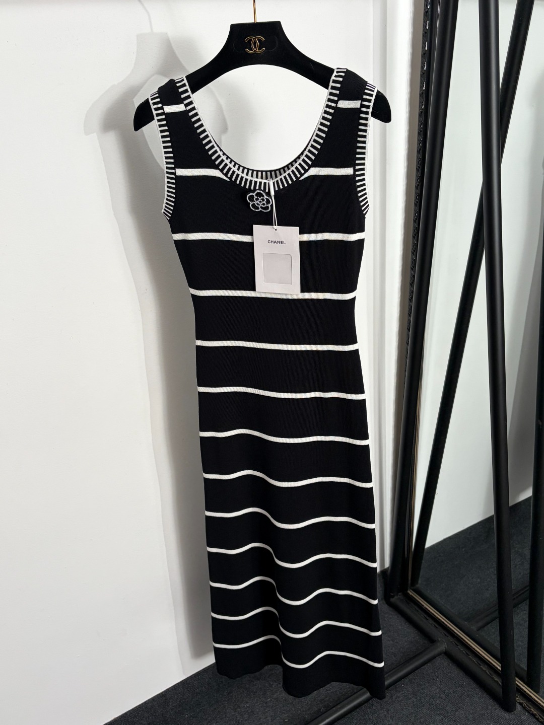 NO:863445,Model No. 20264182 Chane* new beaded camellia striped knitted vest dress, black, [One size fits all bust 70, length 122; weight 0.325kg], Chanel-clothing, chanel, chanel, skirts,19860909款号20264182 Chane*新款 钉珠山茶花条纹针织背心连衣裙,黑色,【均码胸围70,长122；重量0.325kg】,香奈儿-服装,chanel,chanel,skirts,,Women's clothing
