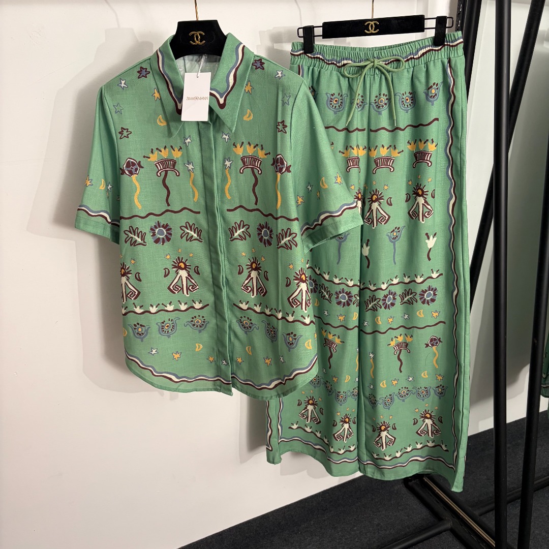 NO:942729,Model No. 20264259 Zimmermann's latest linen suit, cute pattern printed short-sleeved shirt + elastic waist wide-leg trousers, green, S-XL, [M size shoulder width 40, bust 110, sleeve length 28, length 70; waist 70 elastic, length 109; weight 0.695kg], Zimmermann-clothing, T-shirt,19860909款号20264259 Zimmermann*新款亚麻套装,可爱图案印花短袖衬衣+松紧腰阔腿长裤,绿色,S-XL,【M码肩宽40,胸围110,袖长28,长70；腰围70弹力,长109；重量0.695kg】,兹默曼-服装,T-shirt,,Women's clothing